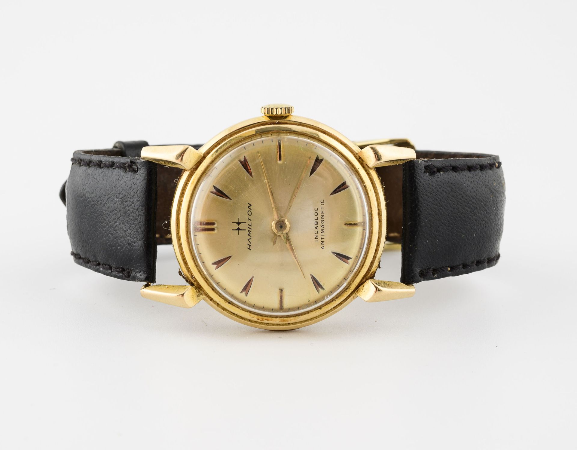 HAMILTON Reloj de pulsera para hombre. 

Caja redonda de oro amarillo (750). 

E&hellip;