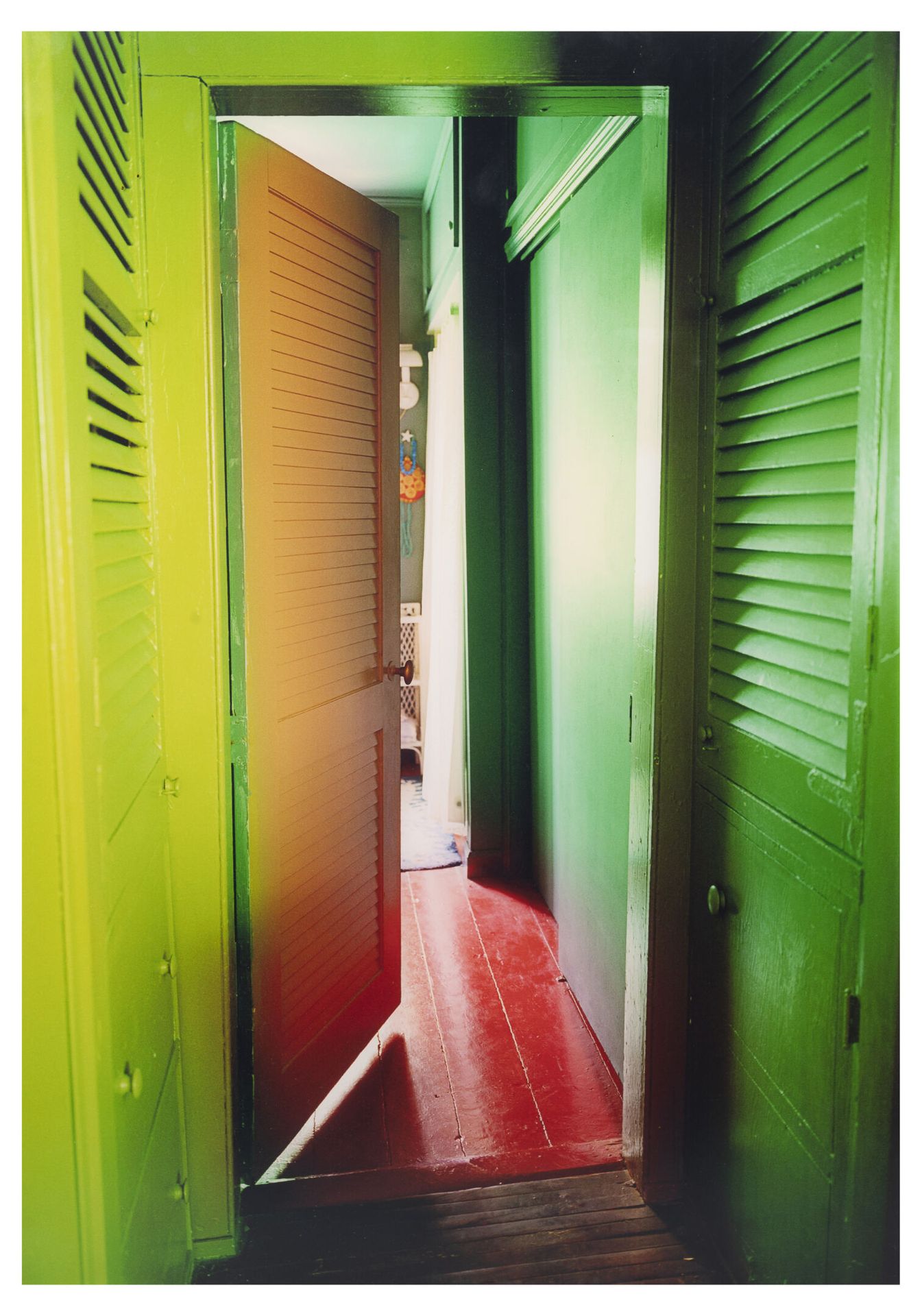 Raïssa VENABLES (1977) 绿色百叶窗，2005年。

在Dibond上覆膜的C-打印。

出自10本版和两张艺术家的印刷品。

背面有签名。&hellip;