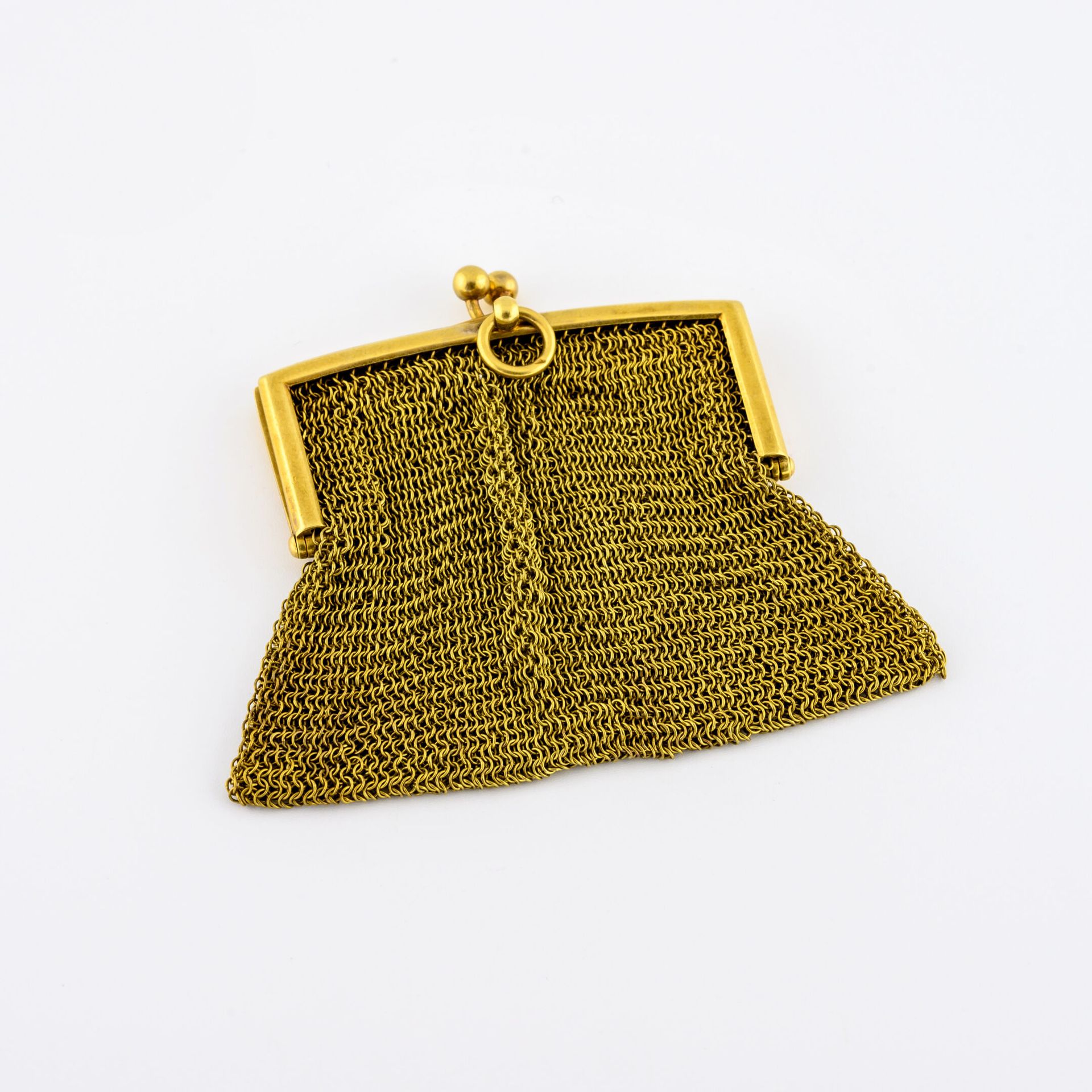 Null Gold mesh purse (750). 

Interior with two compartments. 

Weight : 61.3 g.&hellip;