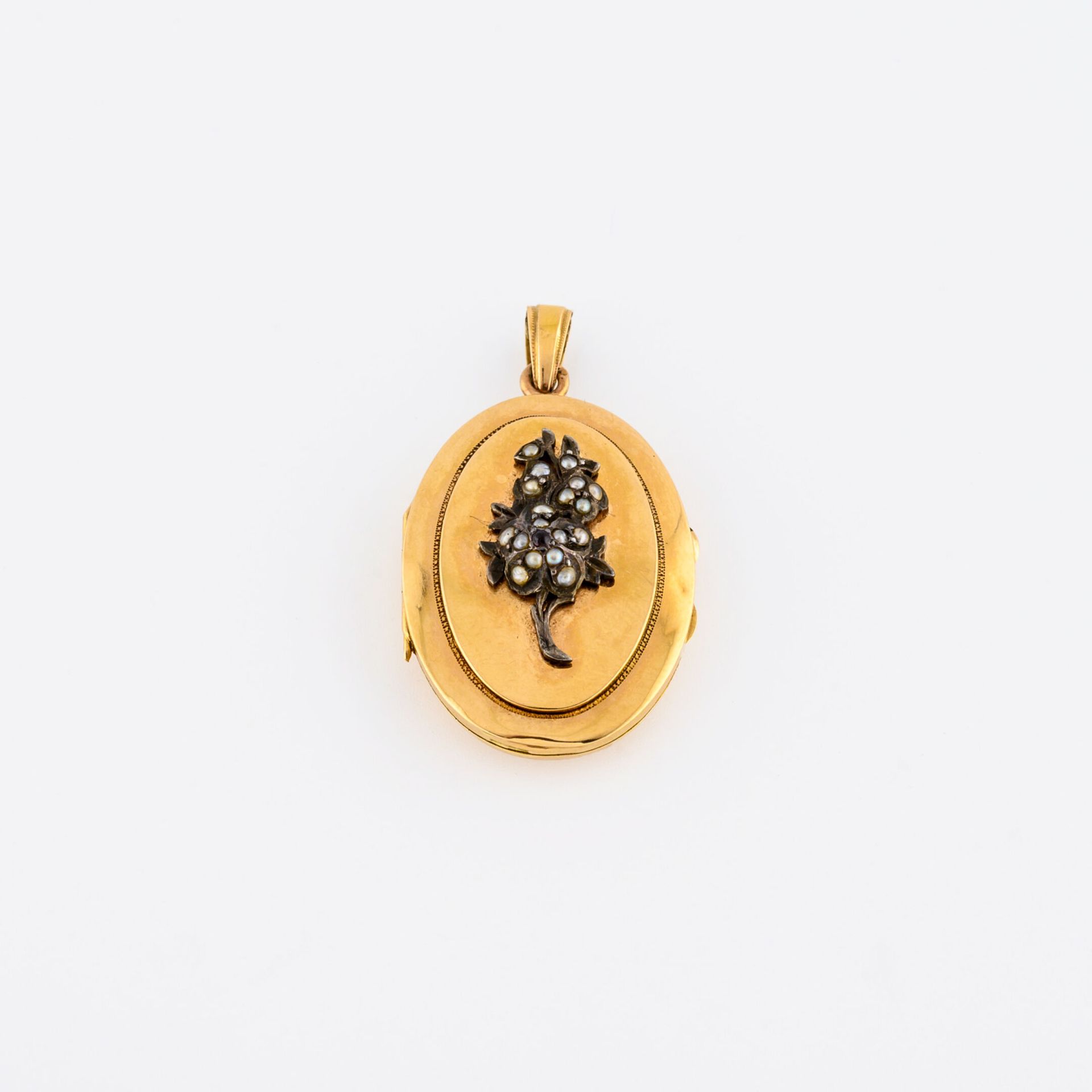 Null Yellow gold (750) pendant with a bouquet of flowers and white pearl seeds. &hellip;