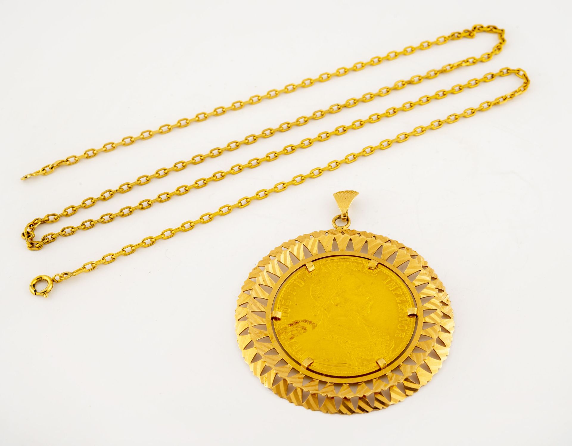 Null Yellow gold (750) pendant holding a 4 guilder coin. 

Weight : 26.8 g. - Di&hellip;