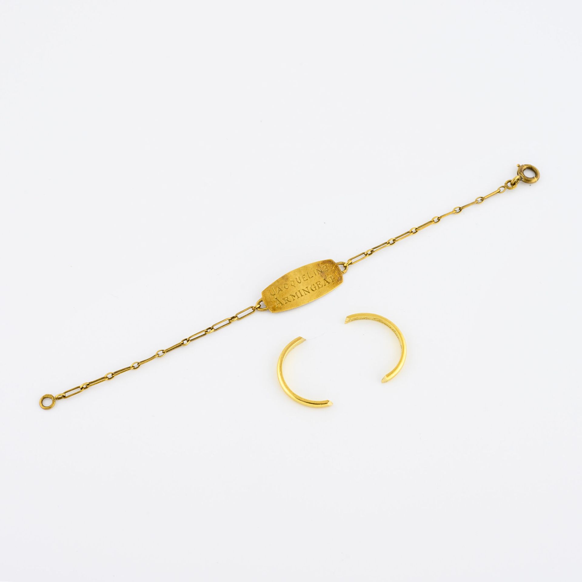 Null Bruchstück eines Eherings aus Gelbgold (750).

Gewicht: 1,7 g. 

ANGESCHLOS&hellip;