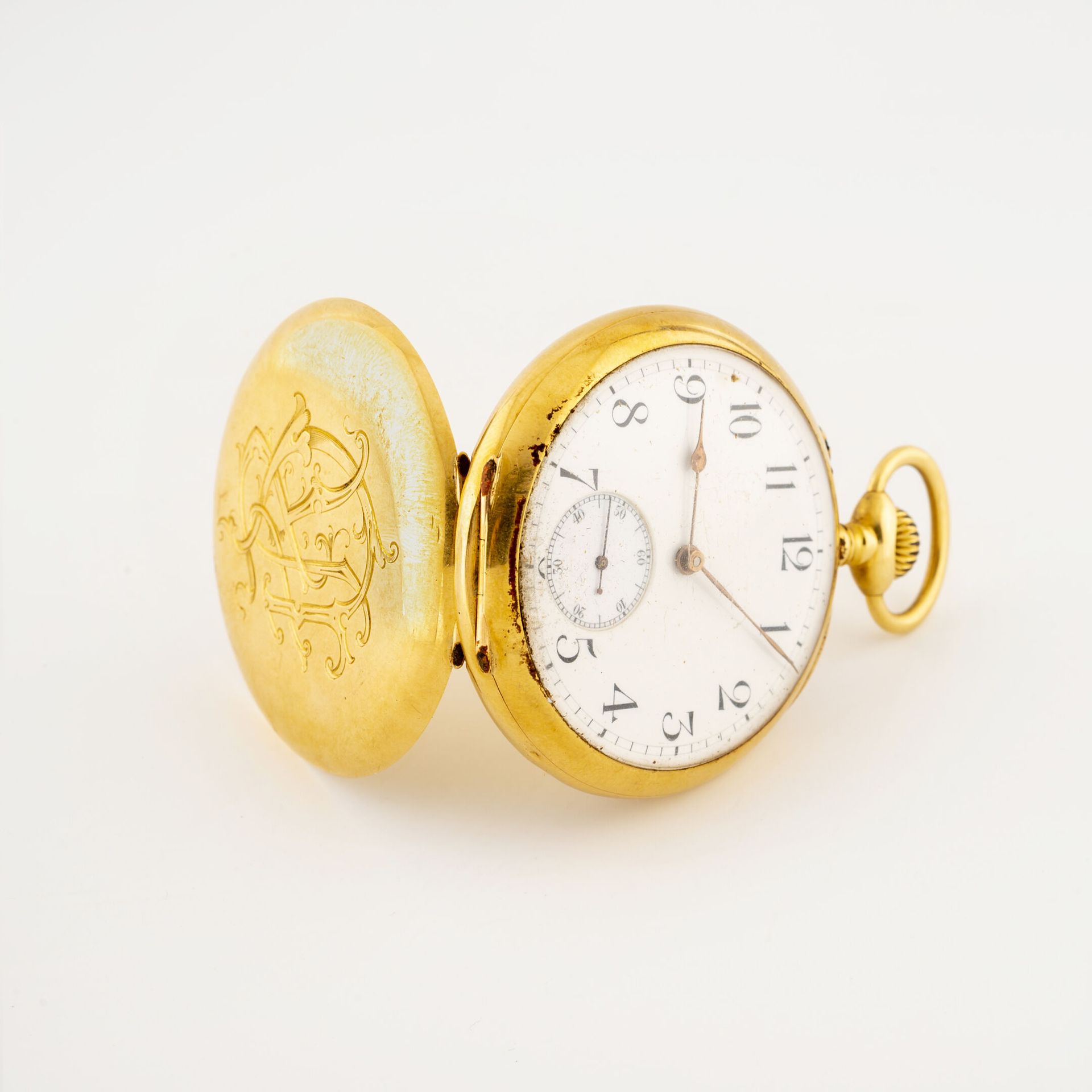 Null Yellow gold (750) pocket watch.

Encrypted back cover.

Dial with cream bac&hellip;
