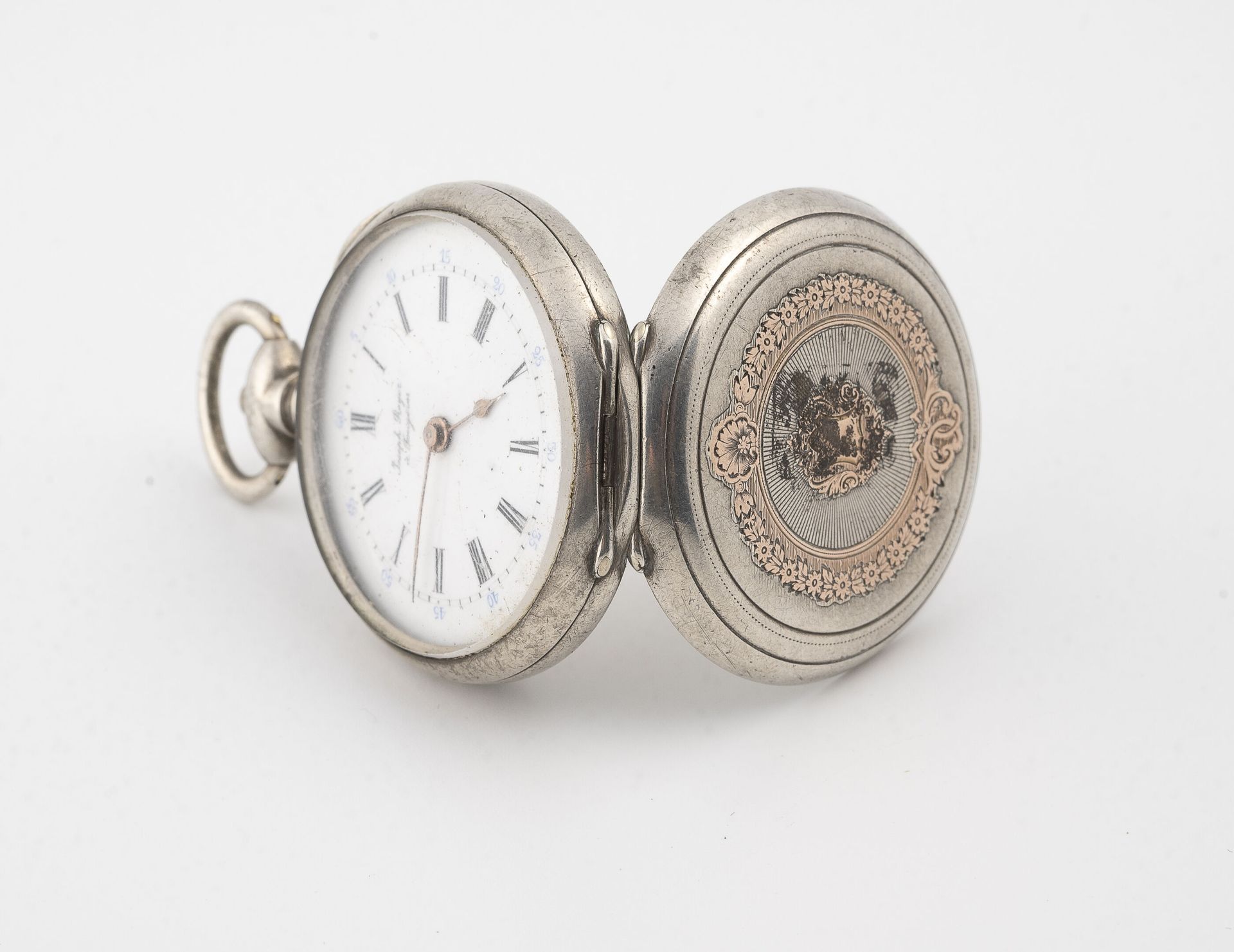 Null Silver pocket watch (min. 800).

Silver and silver gilt back cover decorate&hellip;