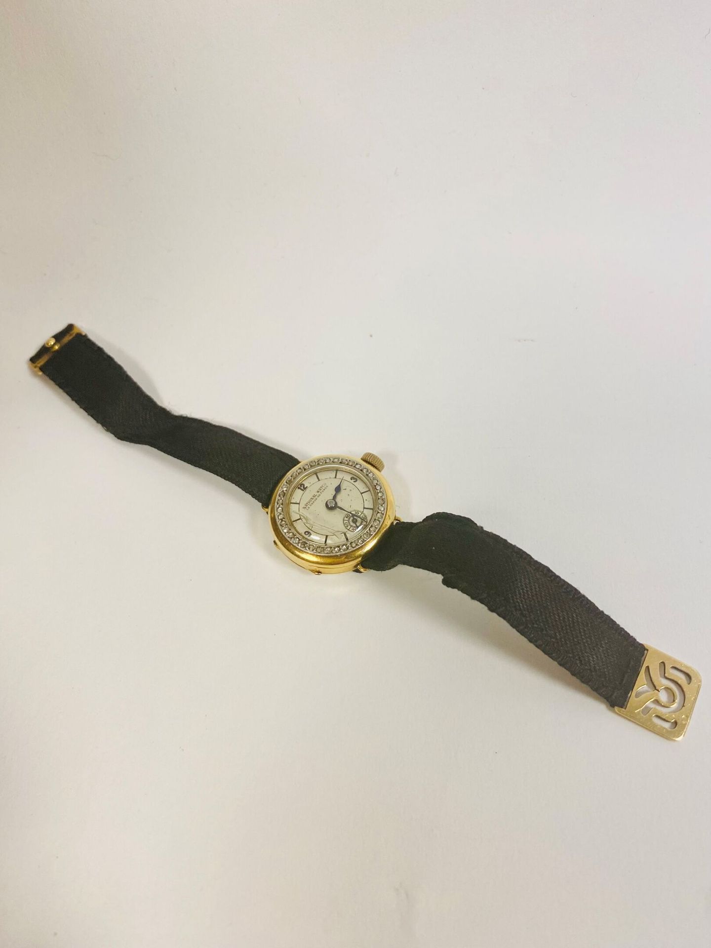 National Watch La Chaux-de-Fonds 
Montre bracelet de dame.

Boîtier en or jaune &hellip;