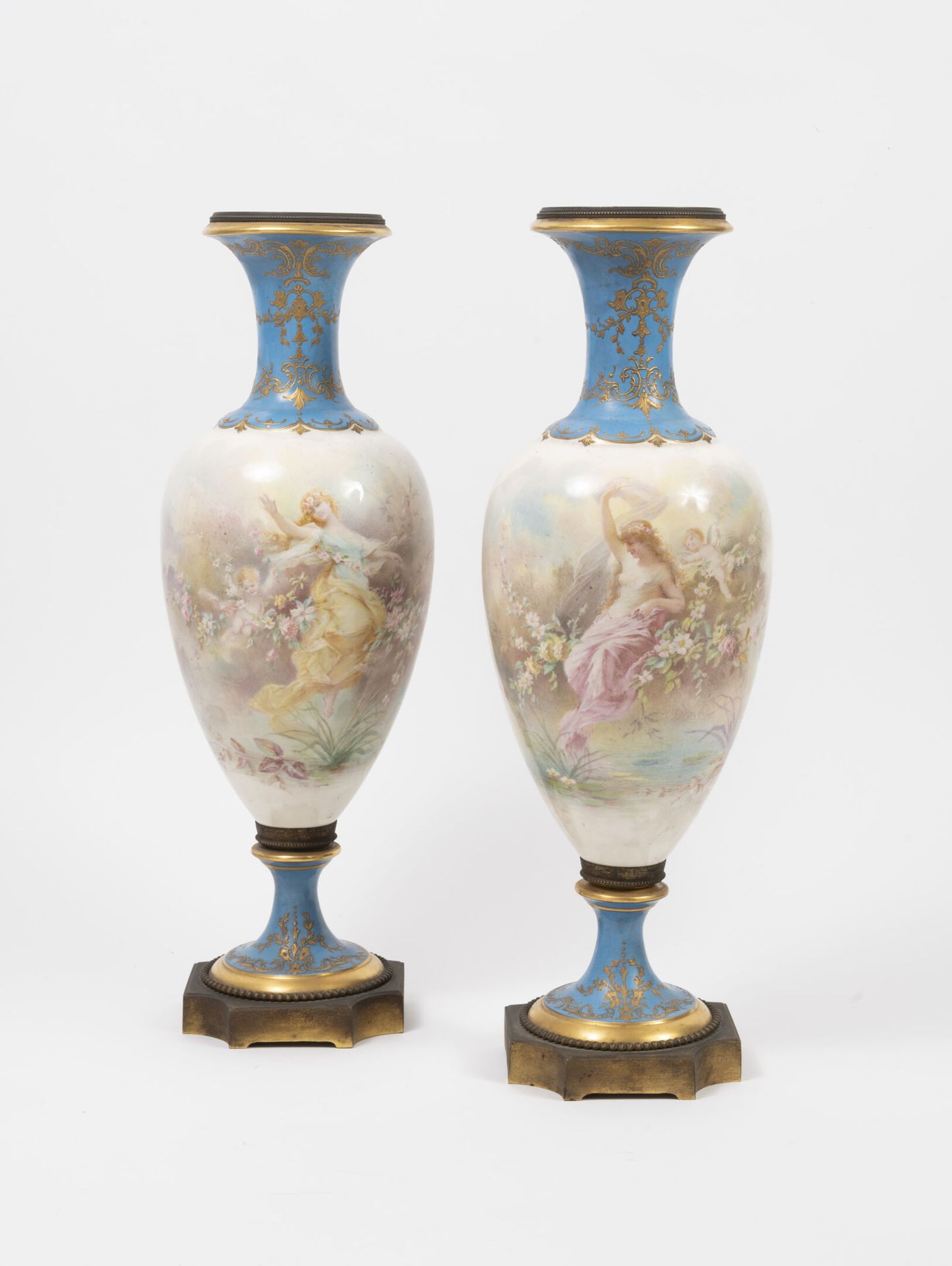 FRANCE, première moitié du XXème siècle Pair of porcelain vases in tapered balus&hellip;