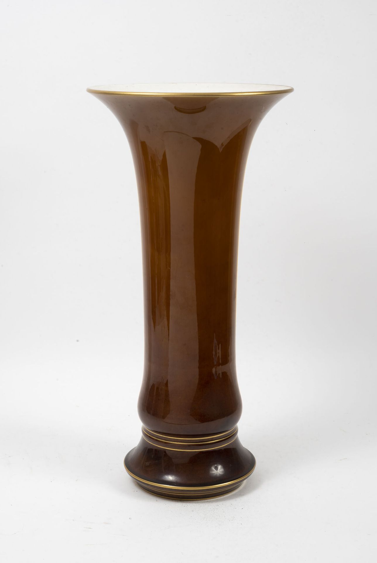 Manufacture nationale de SEVRES, fin du XIXème siècle Grand vase cornet en porce&hellip;