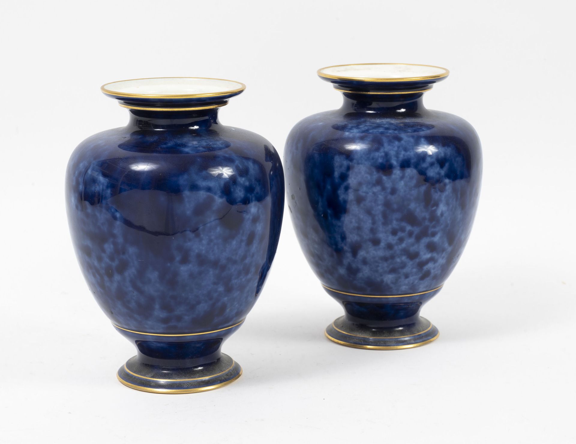 Manufacture nationale de SEVRES, fin du XIXème siècle Paire de petits vases piri&hellip;