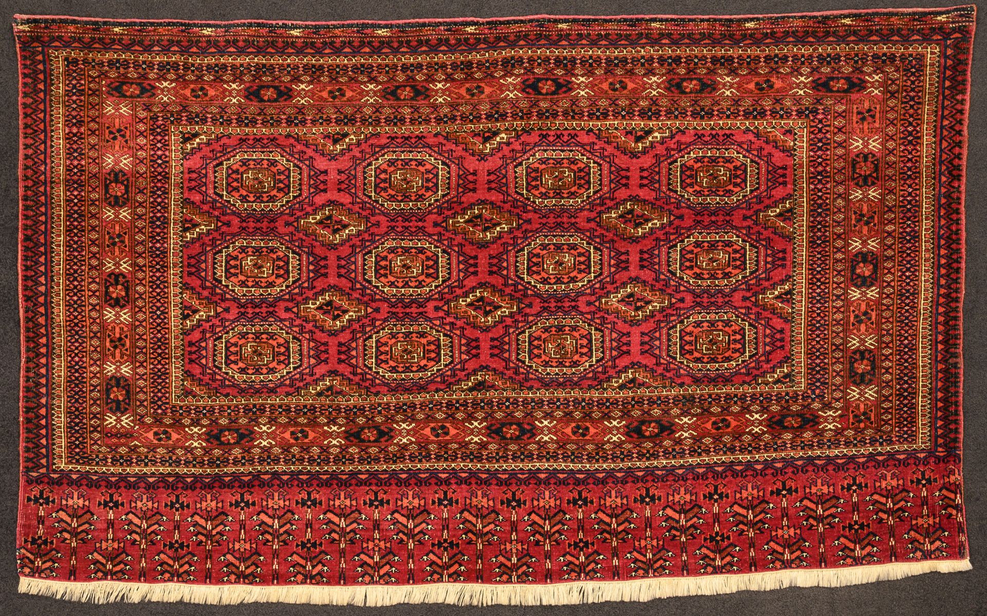 BOUKHARA PENDIK, XXème siècle Deux tapis en laine polychrome à décor d'un semi d&hellip;