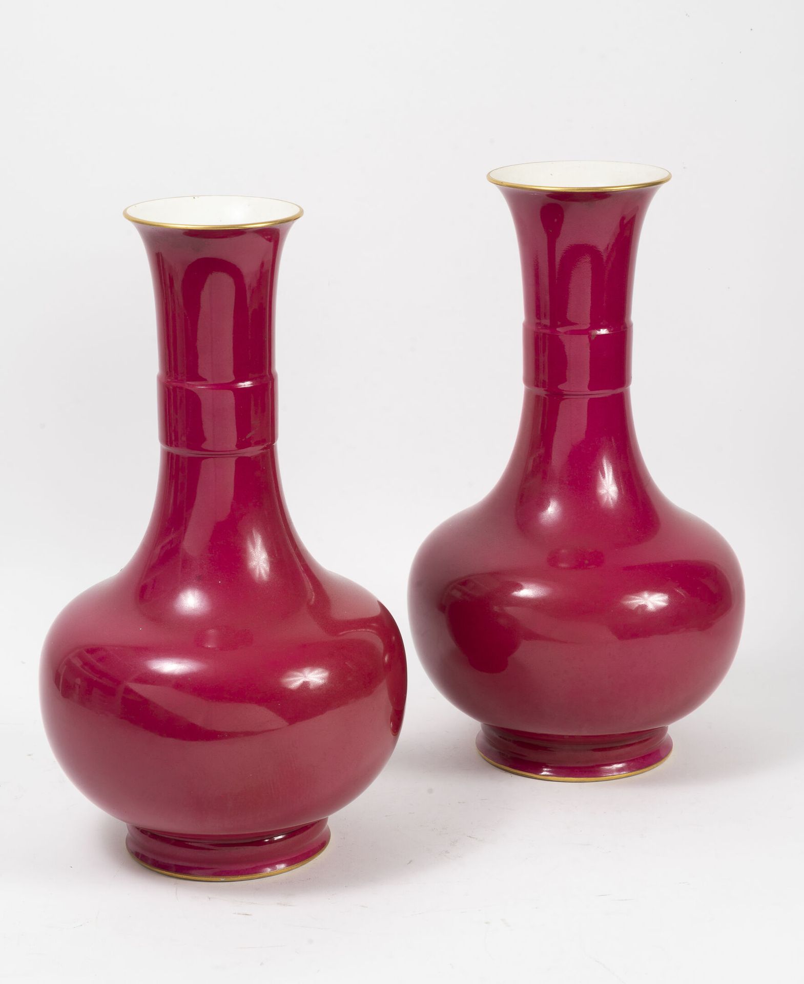 Manufacture impériale de SEVRES, seconde moitié du XIXème siècle Deux vases à pa&hellip;
