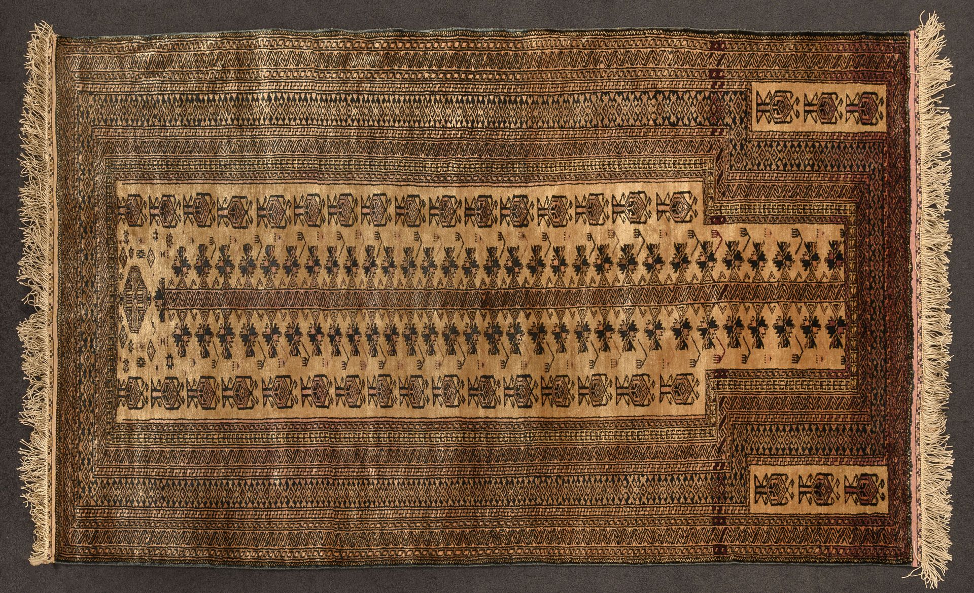 AFGHANISTAN, de type BELOUTCH, XXème siècle Tapis de prière en soie et en laine &hellip;