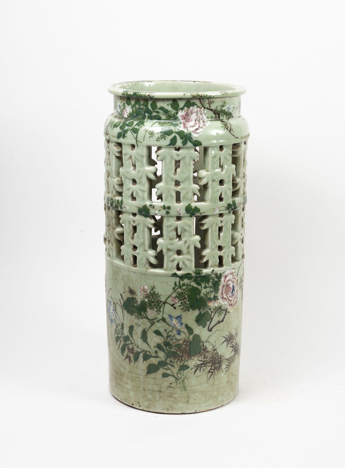 CHINE, Fin du XIXème ou début du XXème siècle Large cylindrical porcelain rod ho&hellip;