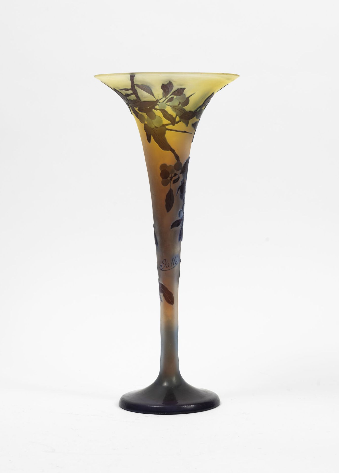 ÉTABLISSEMENTS GALLÉ Hornförmige Vase mit schlankem Schaft auf rundem Fuß. 

Abz&hellip;