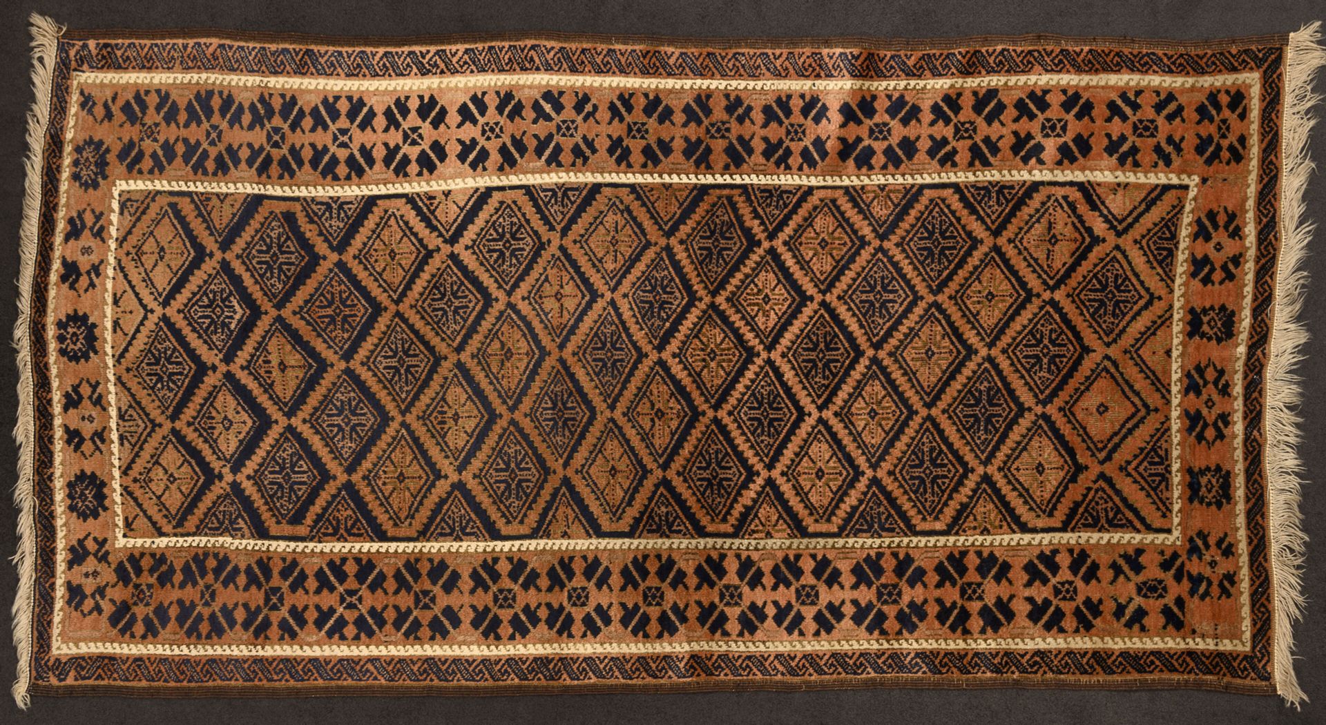 AFGHANISTAN, de type BELOUTCH, XXème siècle Tapis en laine polychrome à décor d'&hellip;