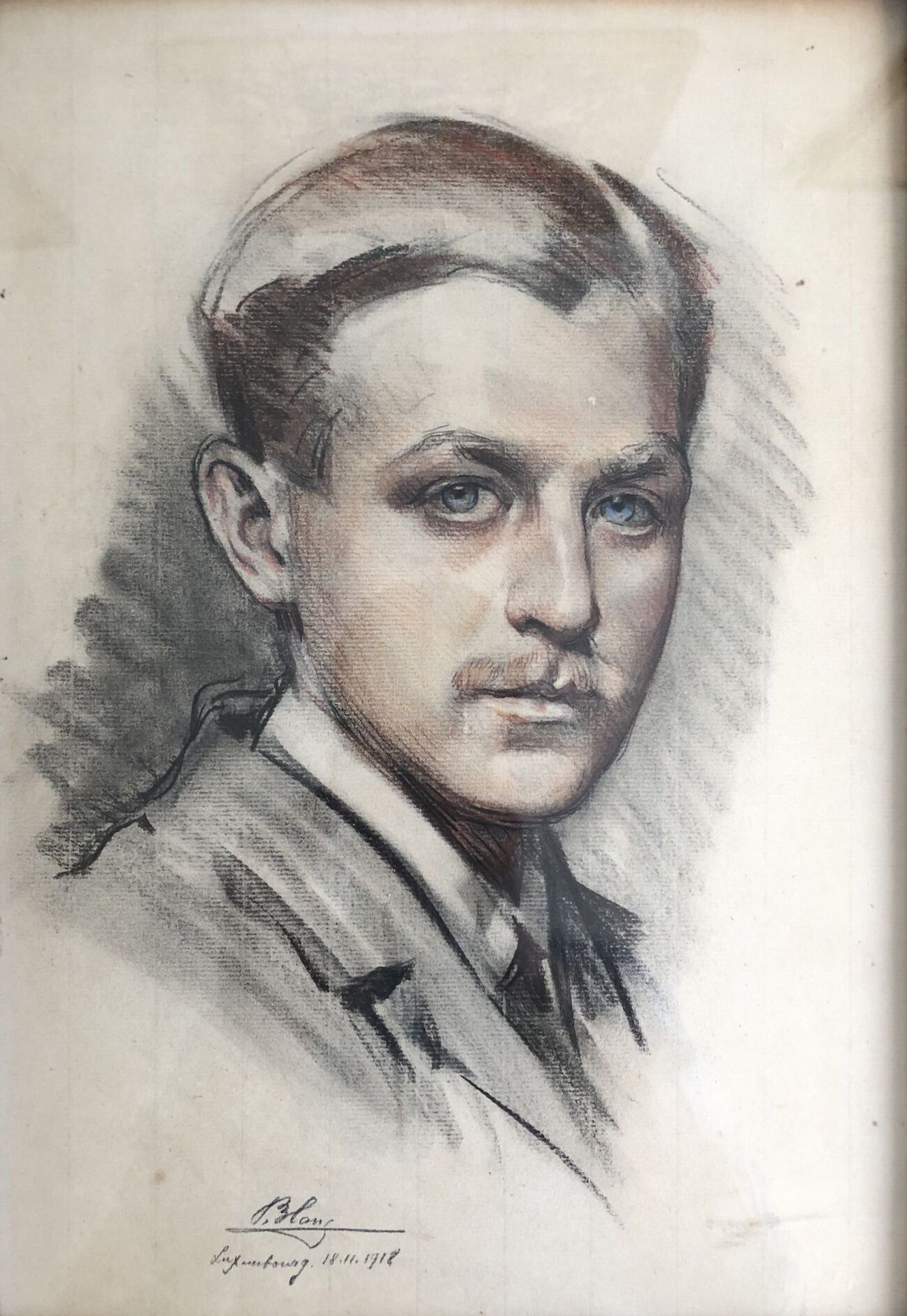 Ecole du XXème siècle 一个男人的肖像，1918年。

纸上木炭和彩色铅笔。

右下方有签名和日期。

40.5 x 28 cm (正在观看&hellip;