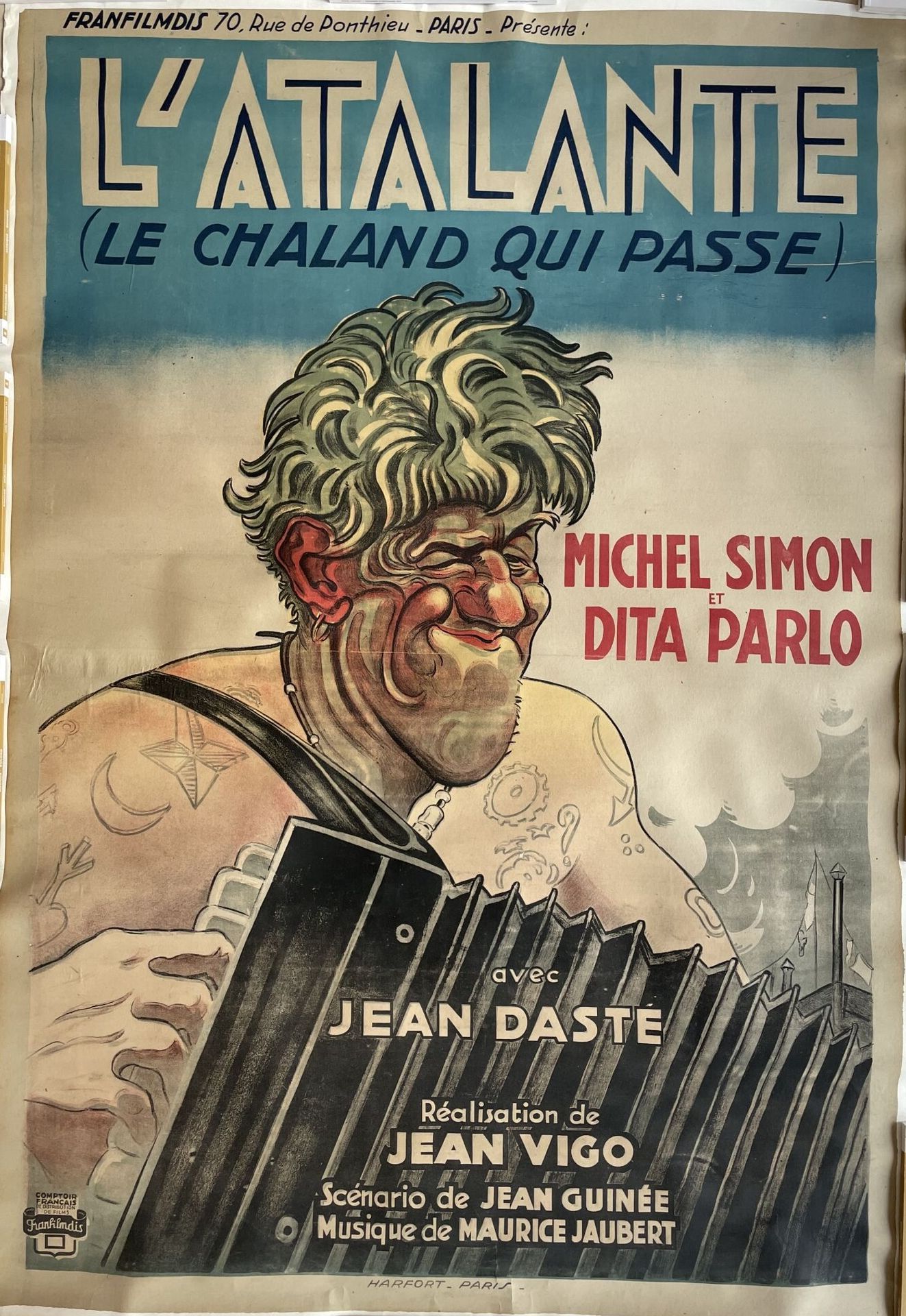 VIGO, Jean L'atalante（路过的驳船），1933年。

安装在纸上的彩色海报。

与米歇尔-西蒙、迪塔-帕罗和让-达斯特合作。

153 x &hellip;