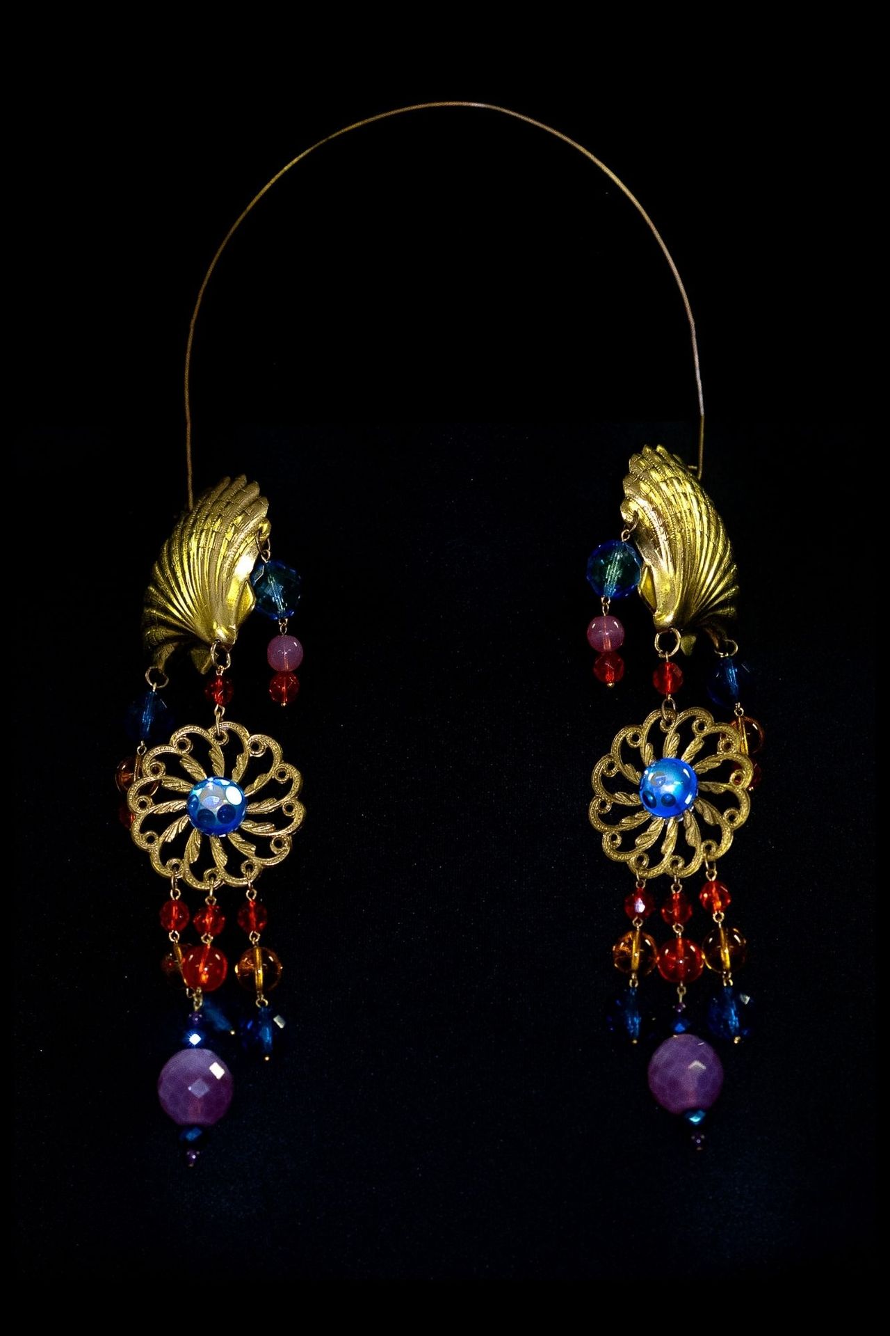 Gerlinde HOBEL 头饰 "贝壳" - 镀金金属头饰，带波西米亚水晶珠子

镀金金属头饰与波西米亚水晶珠。