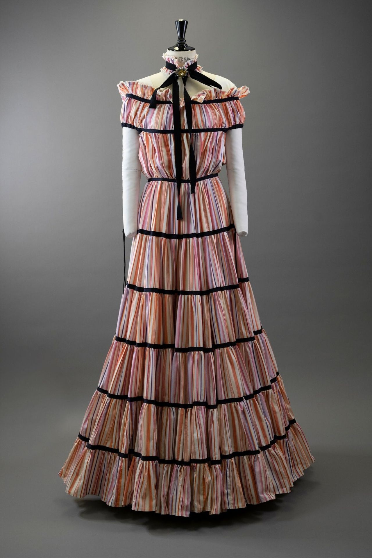 Robe "Scarlett O'hara" Kleid "Scarlett O'Hara": Dekonstruktion von 120 Herrenhem&hellip;
