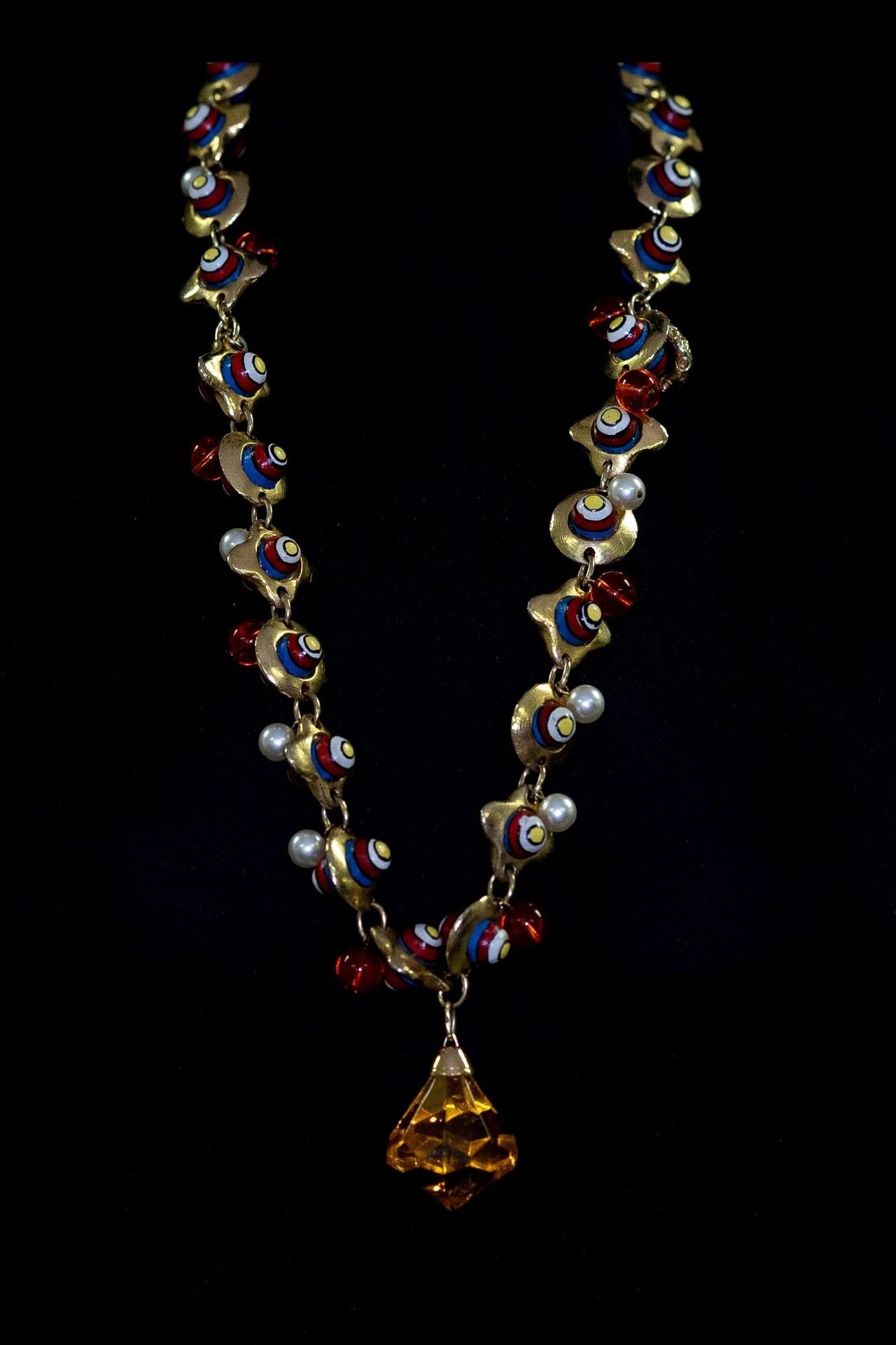 COLLIER 
由树脂、金属和玻璃制成的尼基-德-圣法勒风格的长项链。