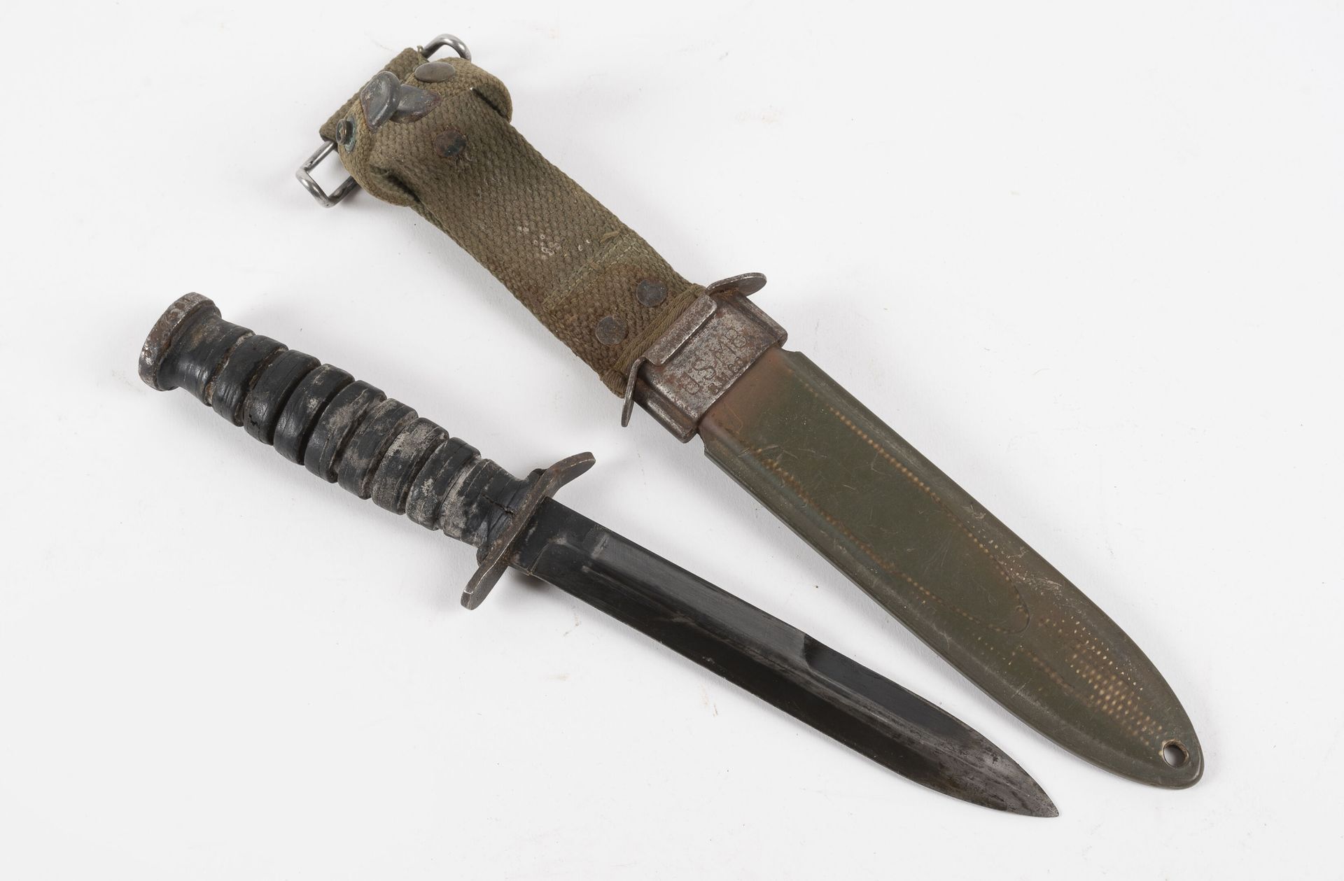 Null US M3 dagger.

Leather handle, Camillus mark on the guard.

USM8 B.M.Co. Fi&hellip;