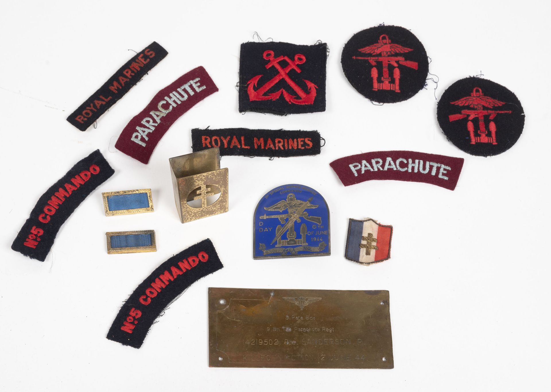 Null Lot of fabric and metal badges mainly from British commando and paratrooper&hellip;