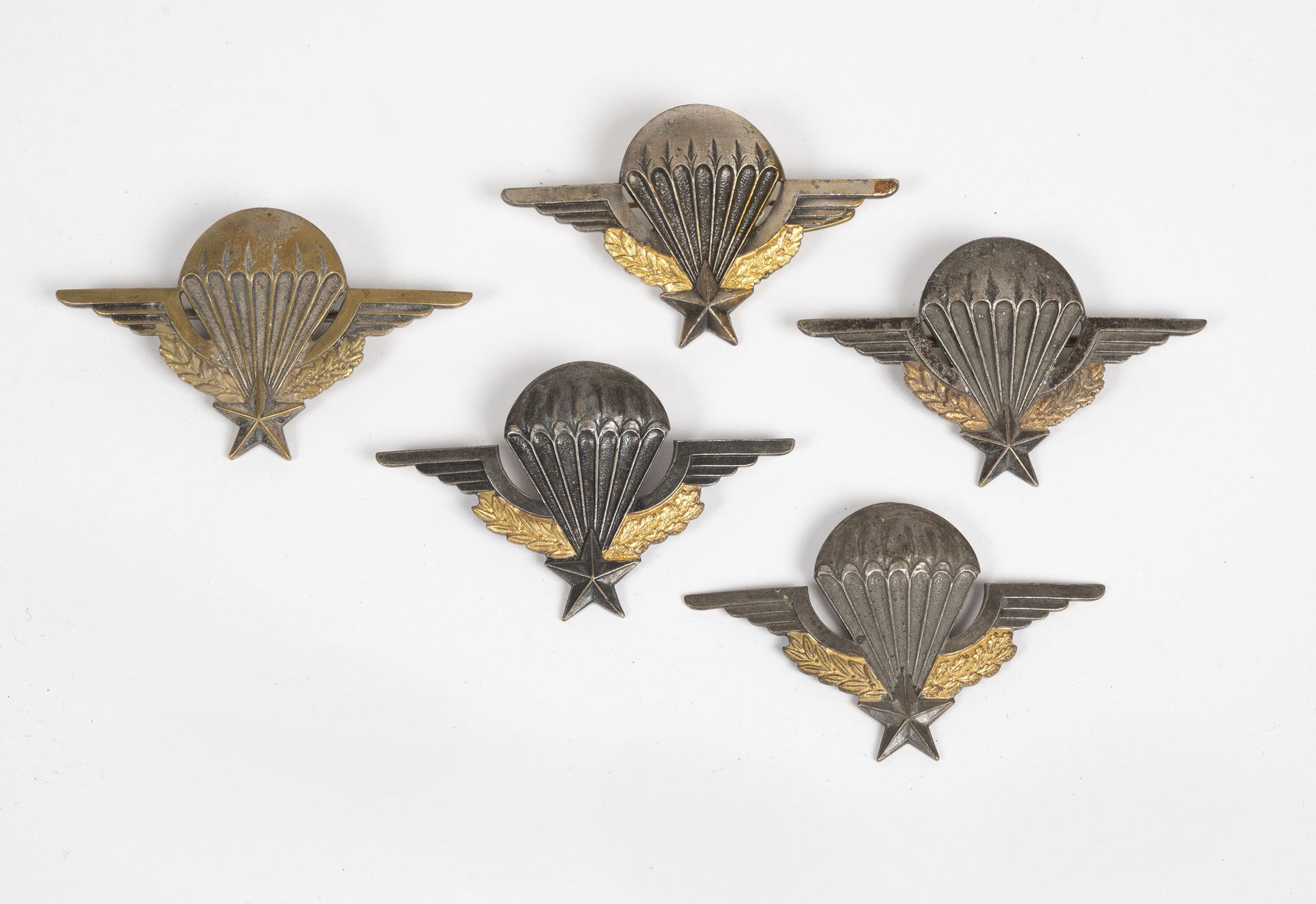 Null Lot of 5 French parachutists patents.

2 numbered : 175295 Drago-Romainvill&hellip;