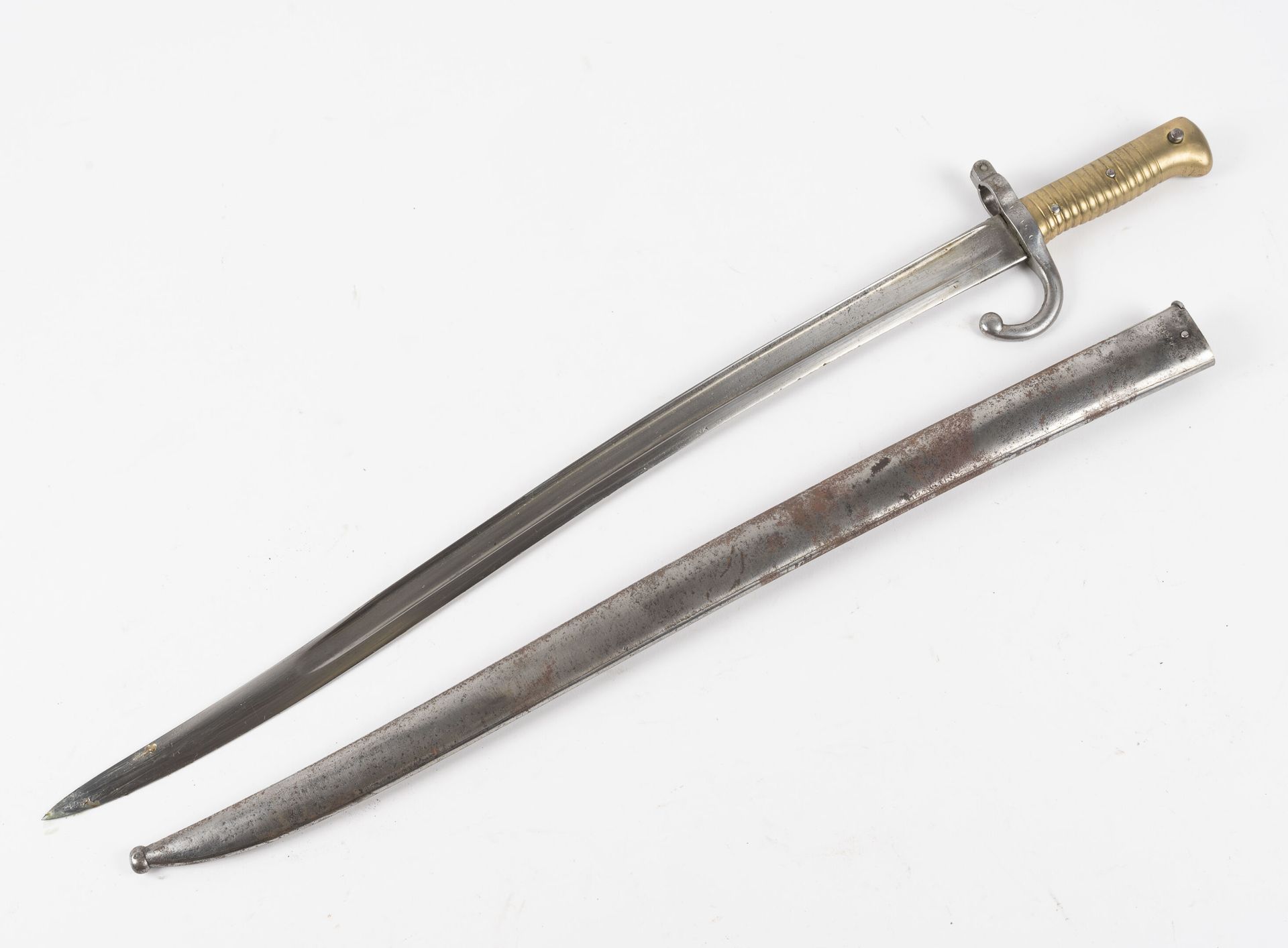 Null 刺刀剑1866型Chassepot。

一件式黄铜手柄，雅达甘刀背上刻有 "Manufacture impériale de Mutzig janvi&hellip;