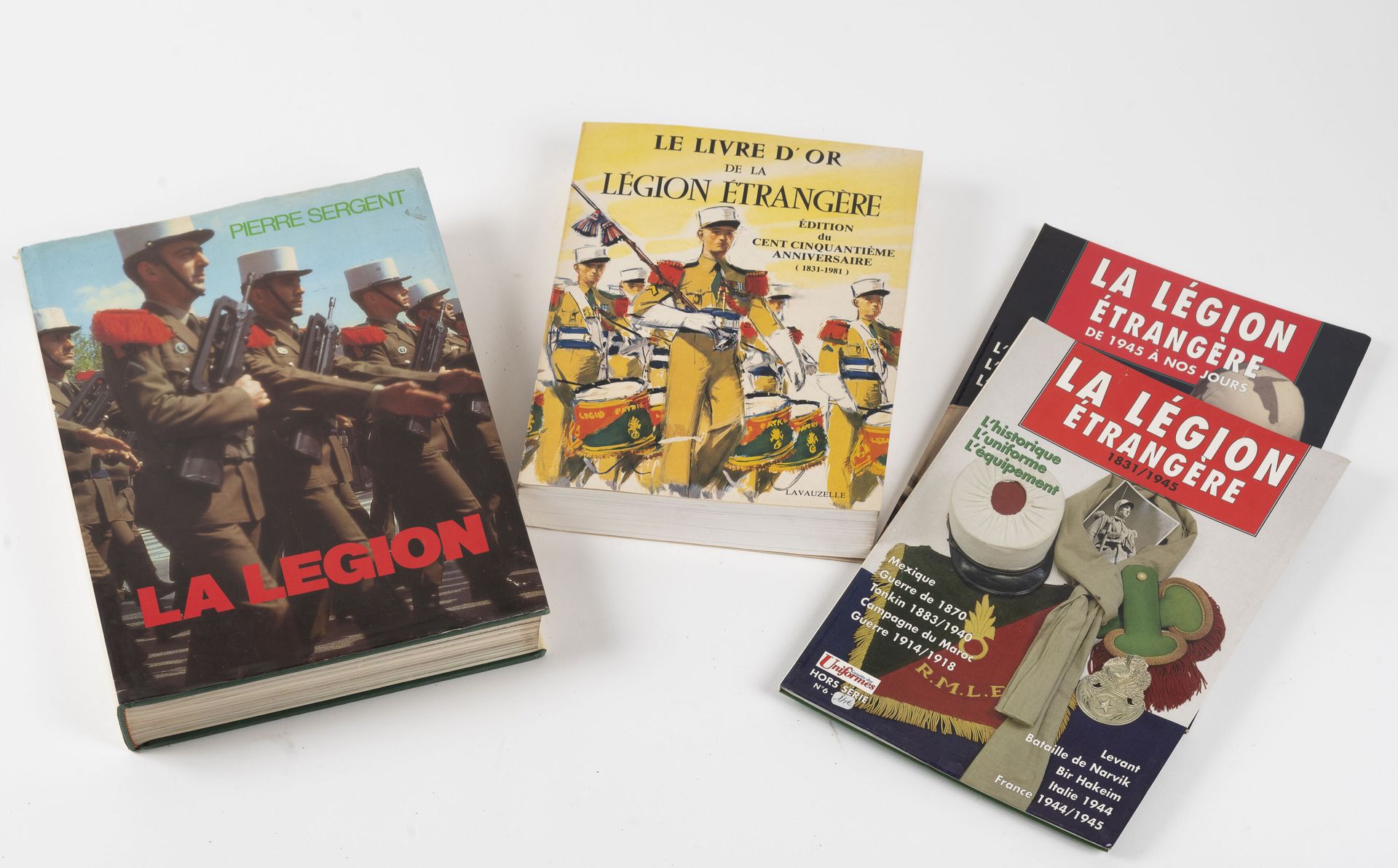 Lot de 4 ouvrages sur la Légion Étrangère. 
- La Légion par Pierre Sergent. Édit&hellip;