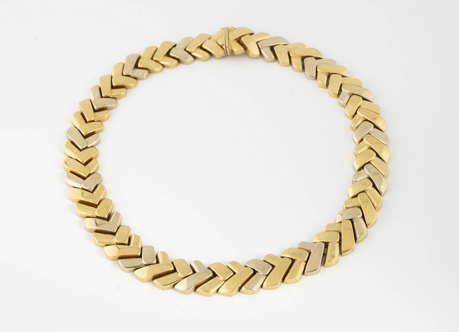 Null Gliederkette mit Chevron-Maschen aus zweifarbigem Gold (750). 

Ratschenver&hellip;