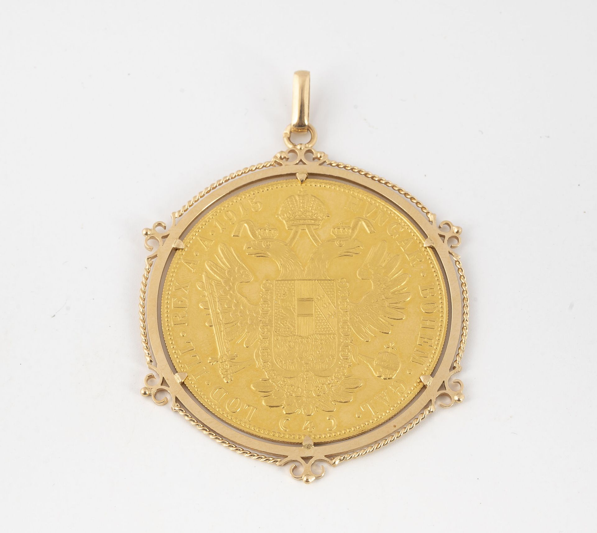 AUTRICHE 
黄金(750)吊坠持有一枚4奥地利金币(986)，1915年，现代折射，维也纳（AA）。




Av./FRANC.IOS。I.D. G.&hellip;