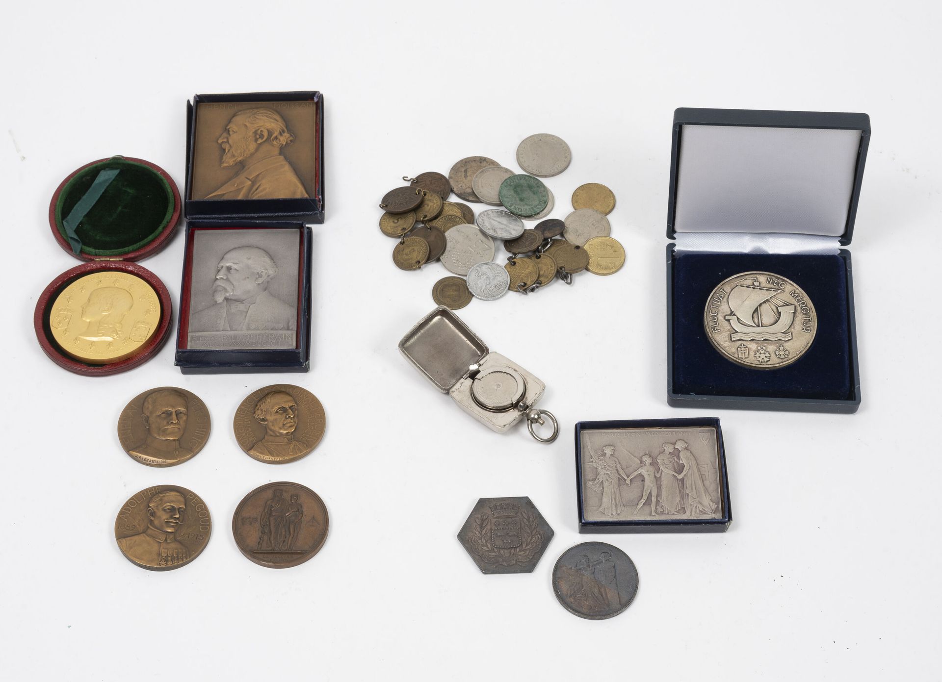 Null Lot de médailles, jetons ou plaques en cuivre patiné, bronze ou argent (min&hellip;