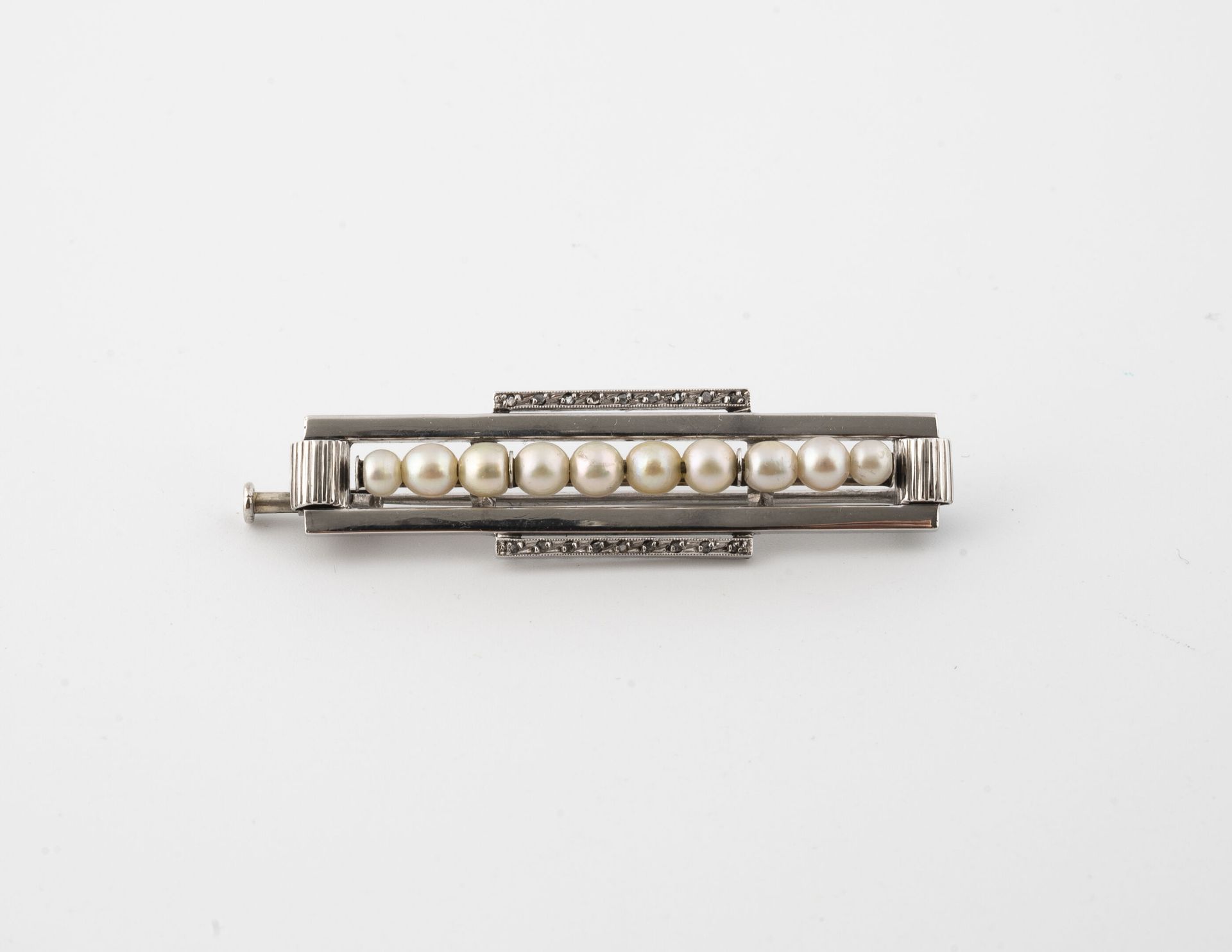 Null Rectangular barrette brooch in white gold (750) and platinum (850) set with&hellip;