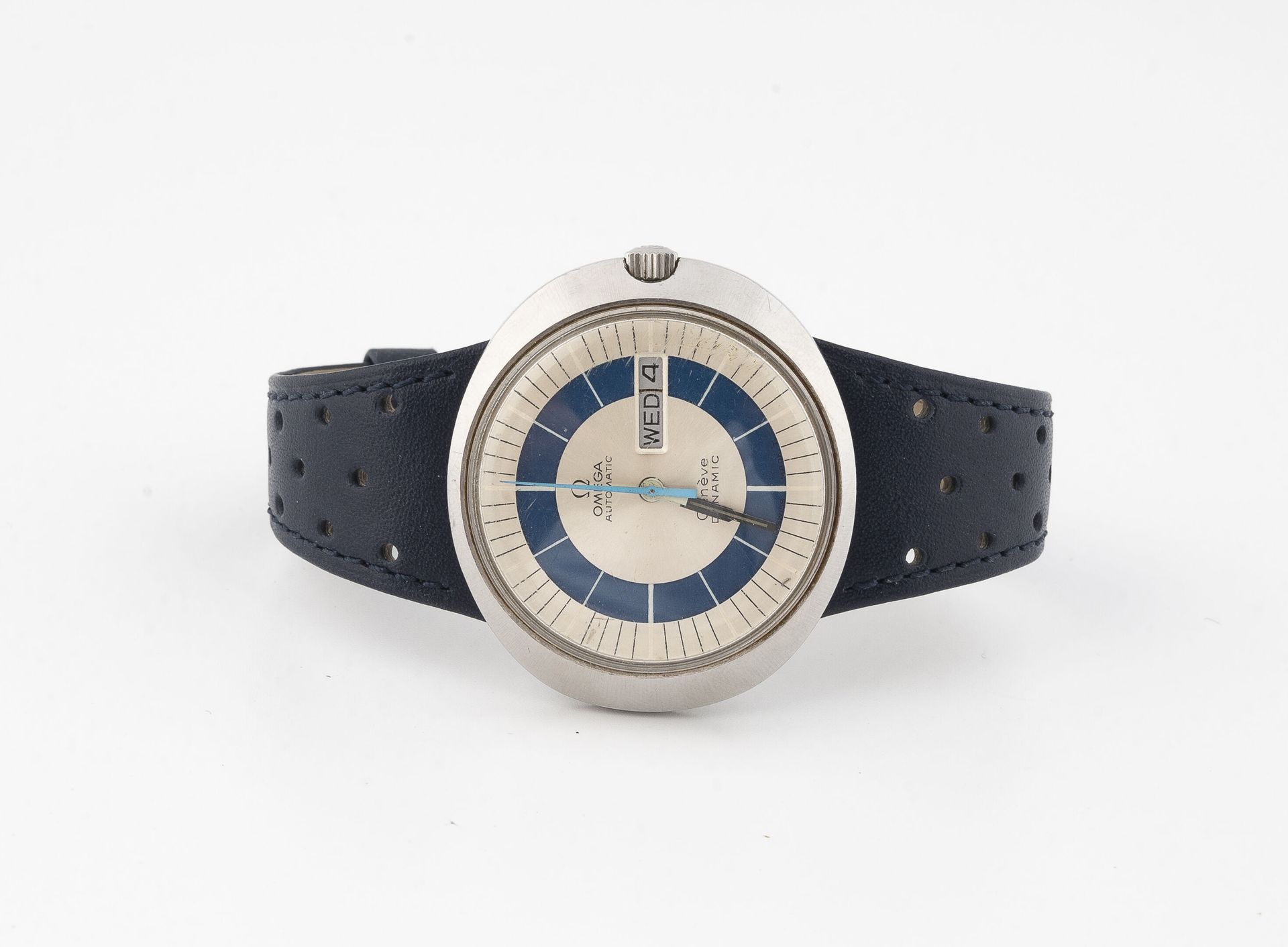 Omega Genève Dynamic Armbanduhr für Herren.

Ovales Gehäuse aus Stahl.

Signiert&hellip;