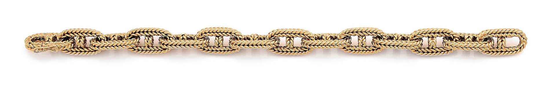 MARCHISIO 黄金（750）手链，带扭曲的海洋链接。
棘轮扣，一个环节有八个安全销。
Goldsmith的标志。
重量：75.1克 - 长度：21厘米。
&hellip;