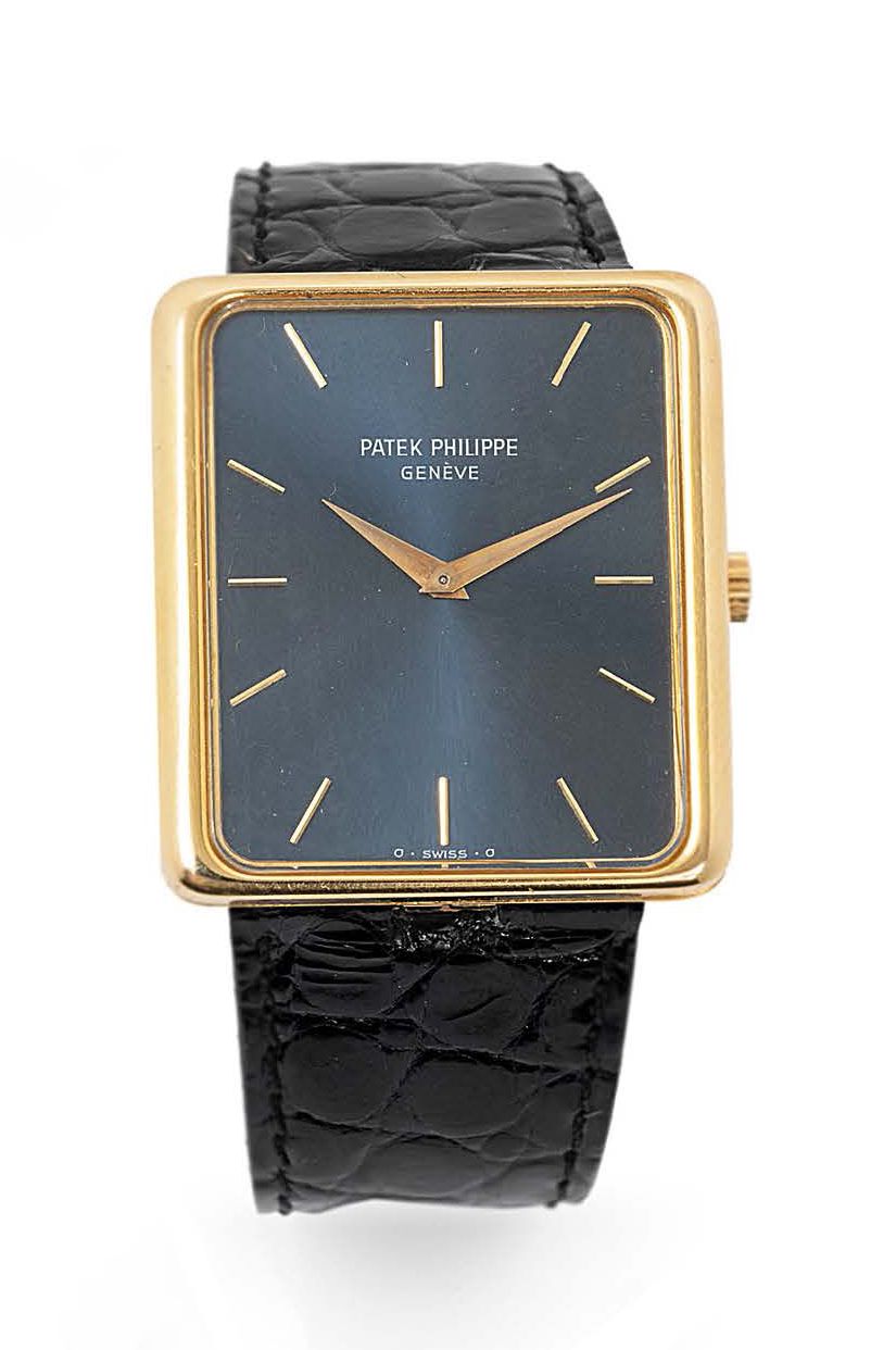 PATEK Philippe 优雅的男士腕表。
矩形表壳，圆角，黄金（750）。
表盘有夜间 "蓝金 "背景，签名，应用金质指挥棒小时标记。
手动机械机芯，签名&hellip;
