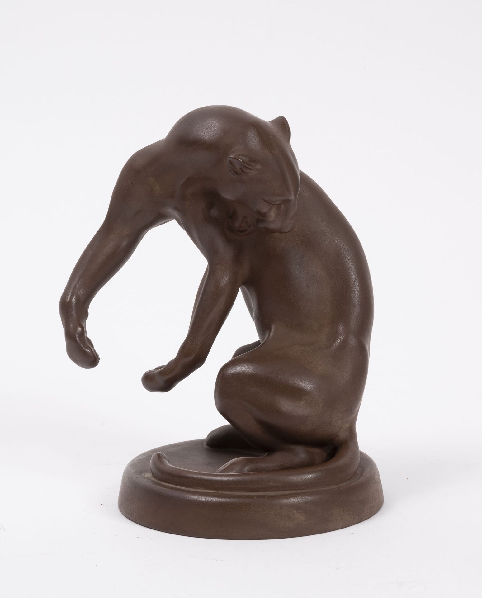 D'après BOTTEGER, Steinzeug Panther licking itself.

Terracotta print.

Signed w&hellip;