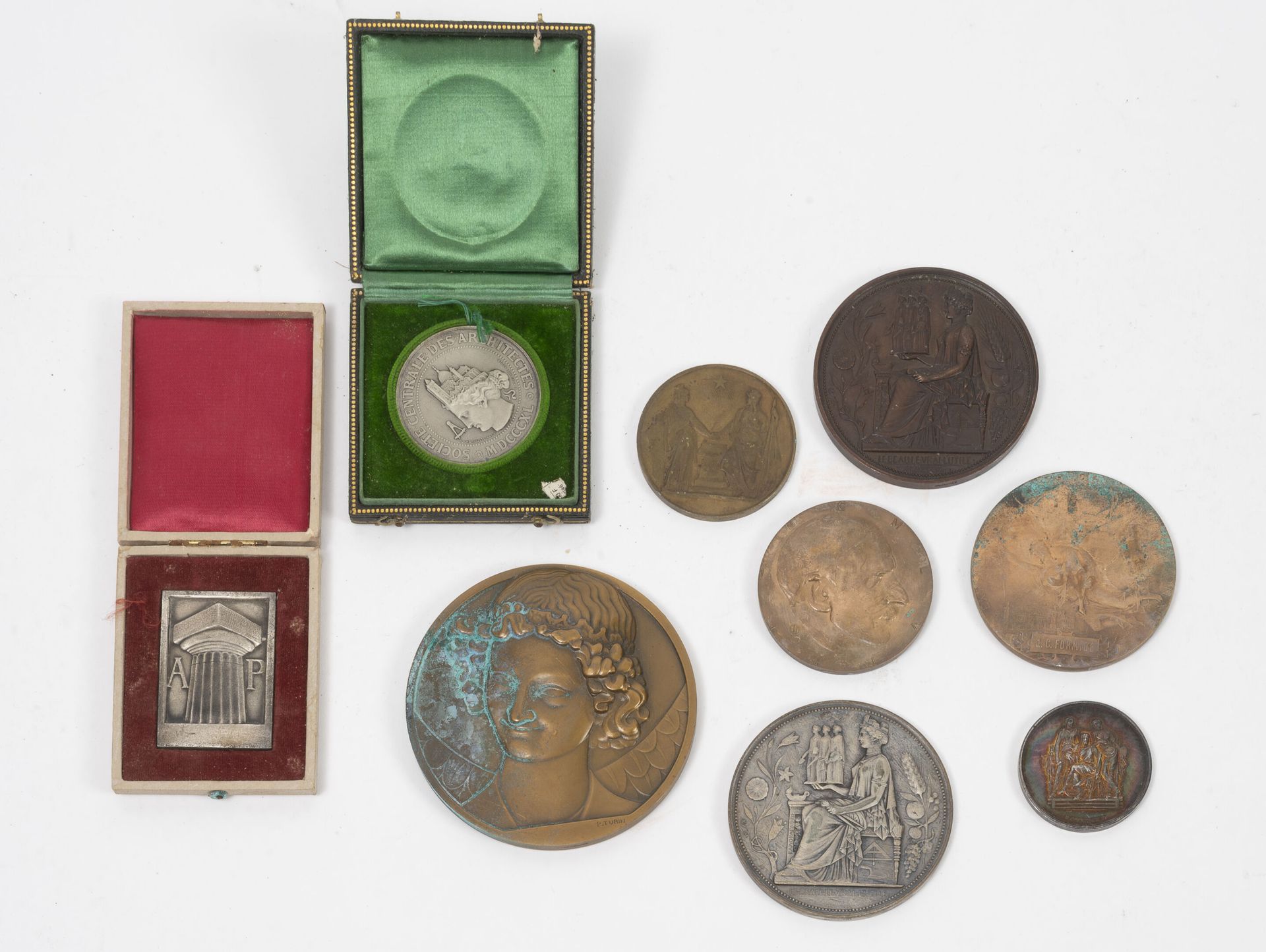 Souvenirs de Jules FORMIGE Lotto di tre medaglie o targhe in argento (min. 800),&hellip;