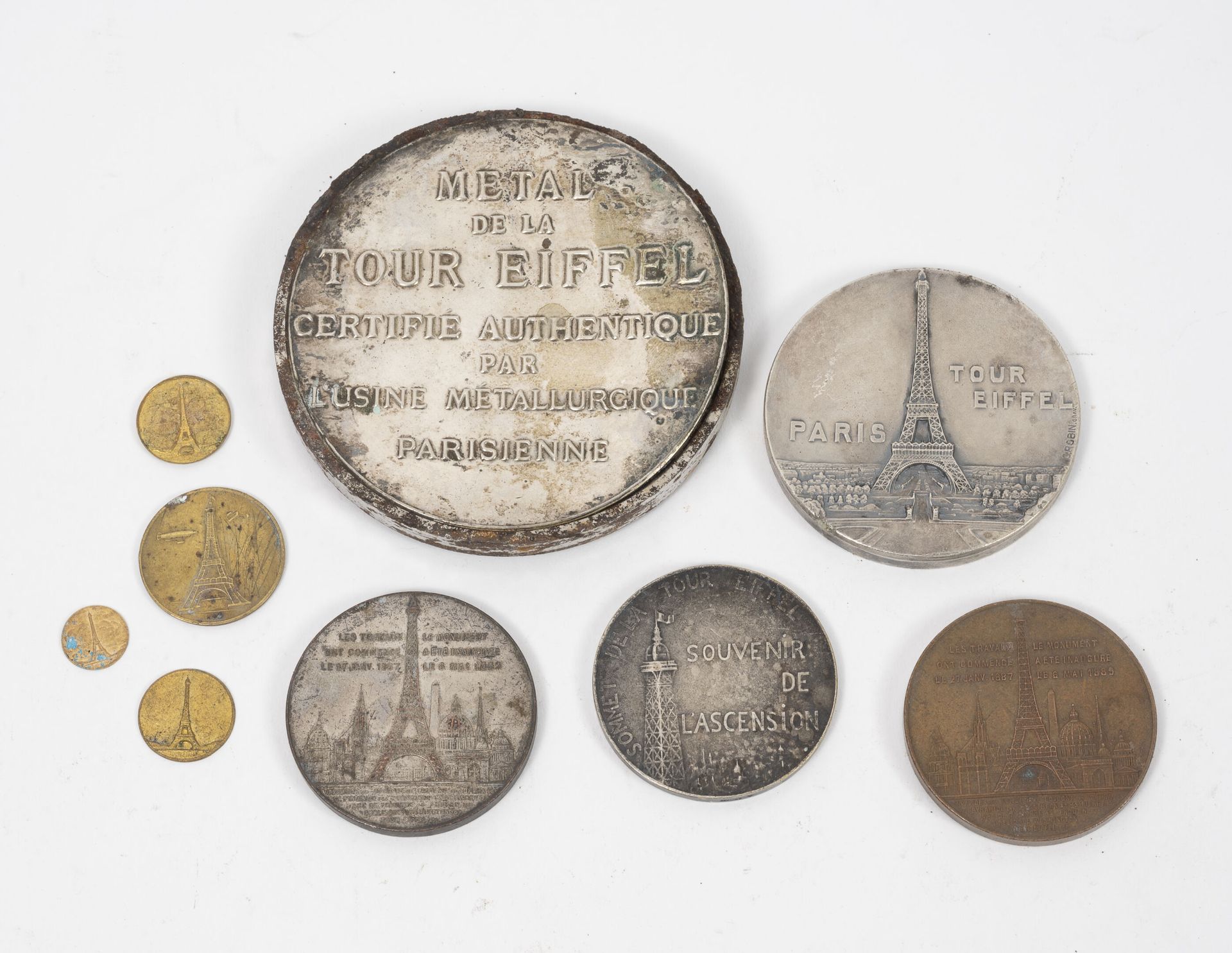 TOUR EIFFEL Lot of nine medals or plates in patinated or silvered bronze and met&hellip;