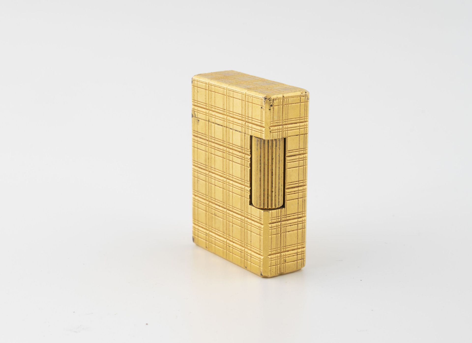 ST. DUPONT & HERMES Paris Lighter in gilded metal with squared guilloche decorat&hellip;