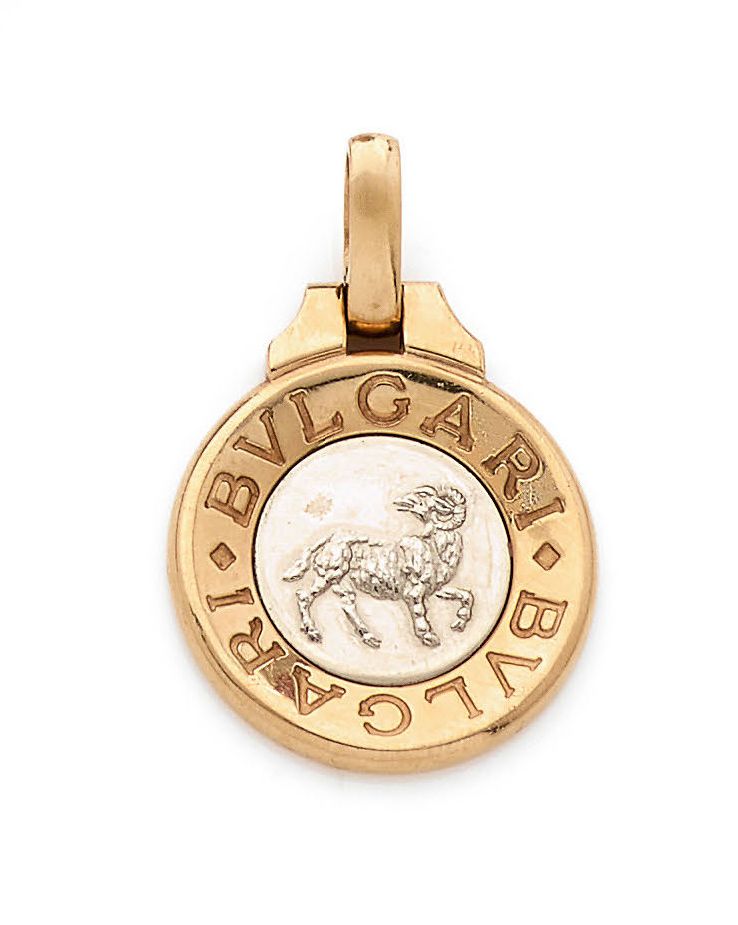 BULGARI Pendentif zodiacal en or jaune et gris (750) orné d'un Bélier, l'entoura&hellip;