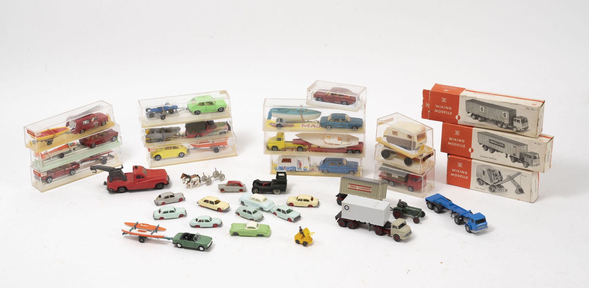 MAJORETTE Lot of 14 miniature vehicles of which 13 in box.
We join :
-WIKING, 7 &hellip;