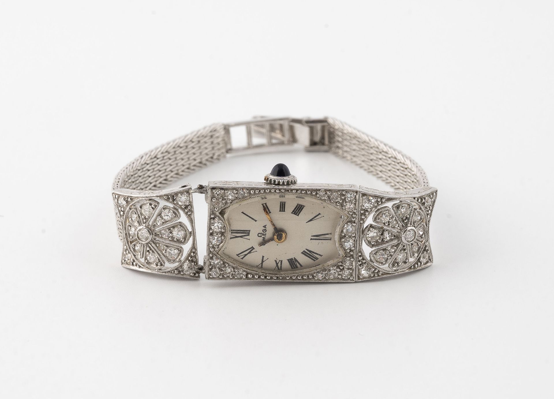 Null OMEGA Montre bracelet dame en or gris (750) et platine (850). 
Boîtier rect&hellip;
