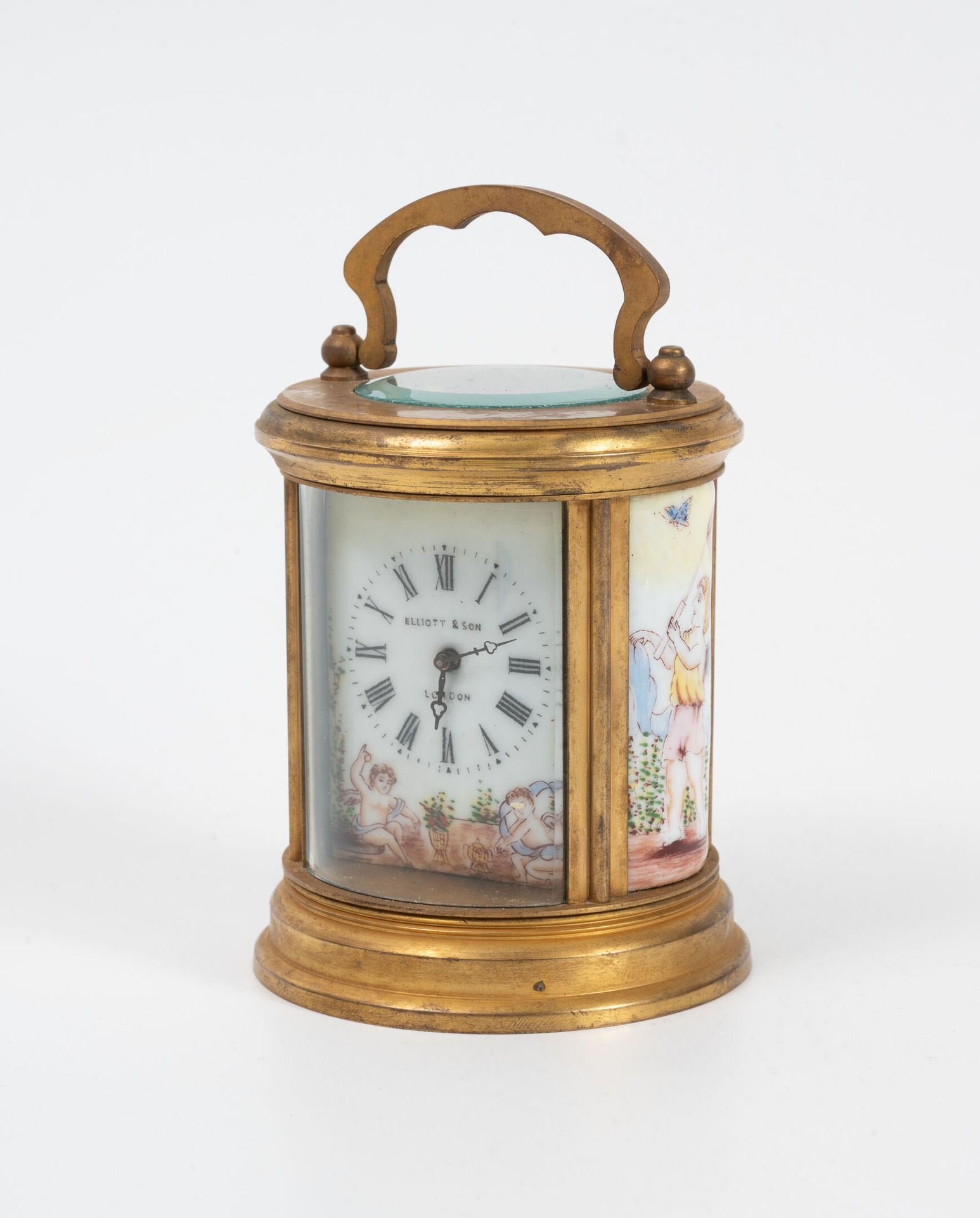 ELLIOTT and son Officer's clock in gilded brass. 
Cylindrical cage with two beve&hellip;