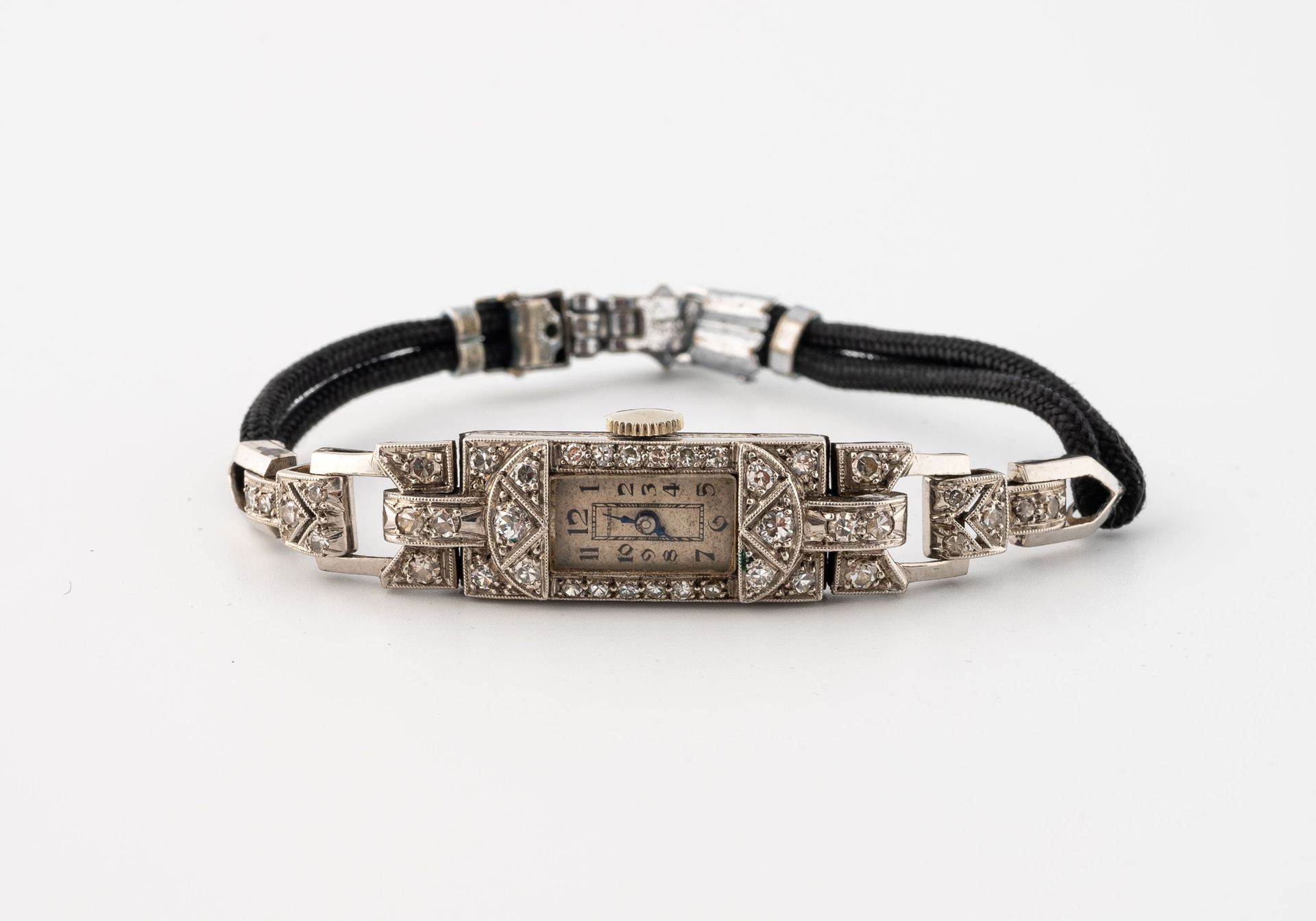 Null Petite montre bracelet de dame en platine (850) à boitier rectangulaire pav&hellip;