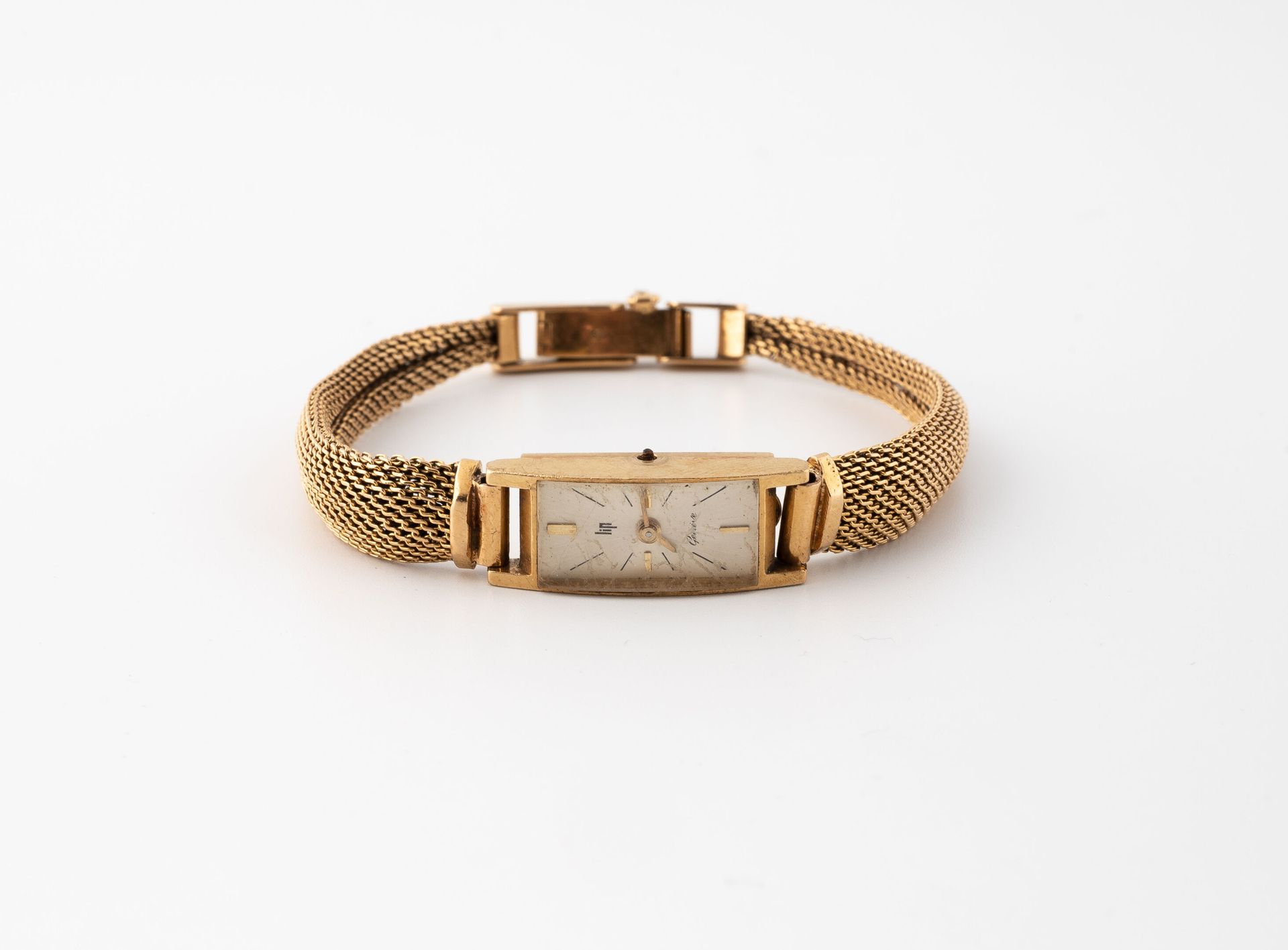 LIP Montre bracelet de dame en or jaune (750).
Boîtier rectangulaire. 
Cadran iv&hellip;