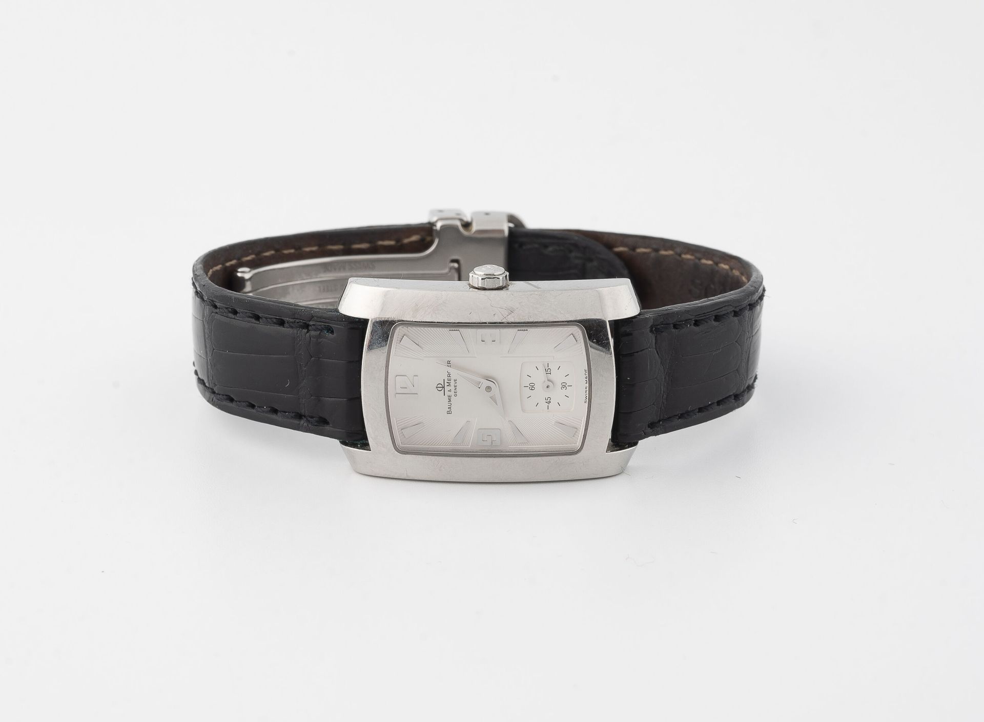 BAUME & MERCIER Lady's wrist watch.
Rectangular steel case. 
Dial with iridescen&hellip;