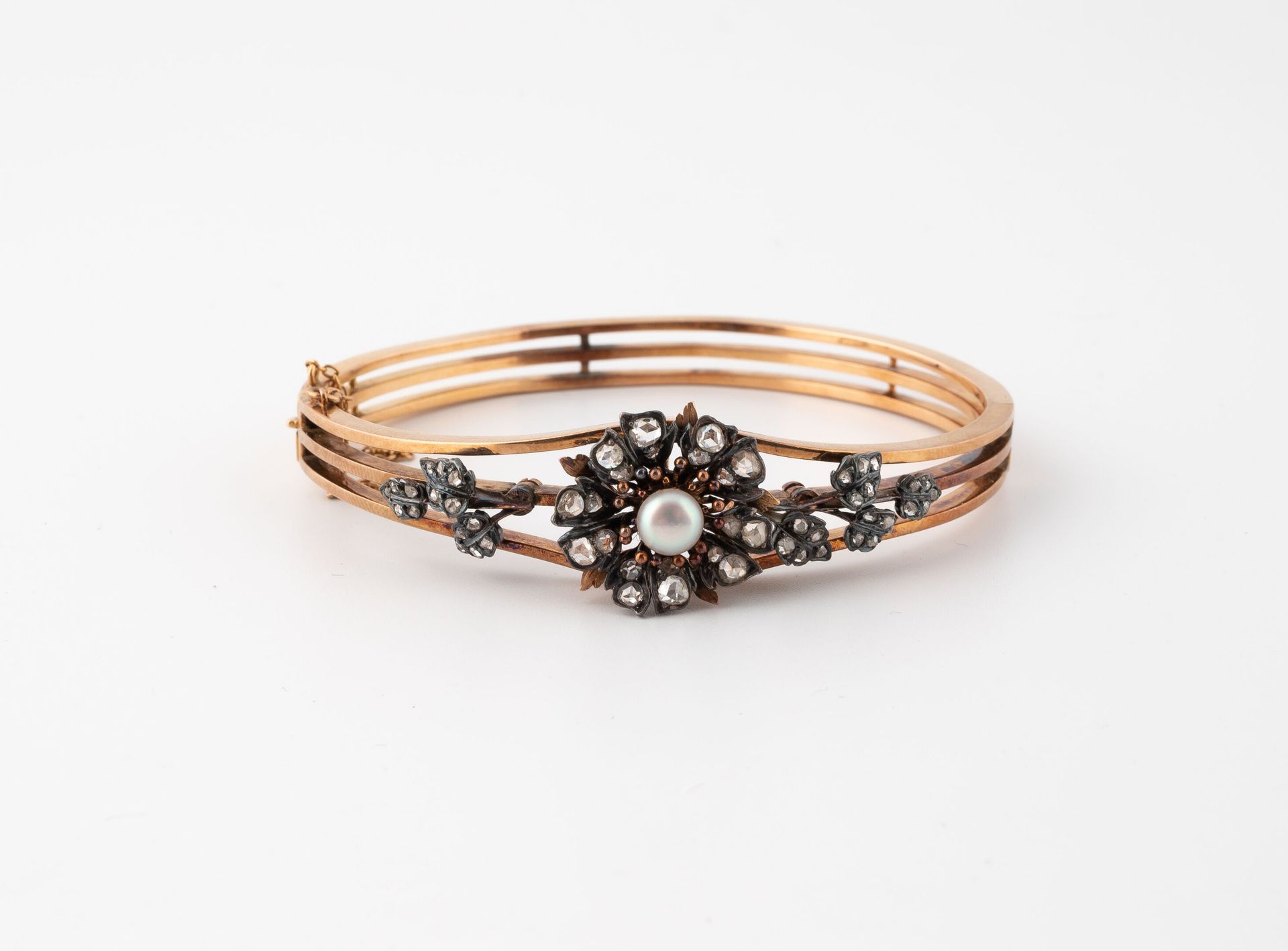 Null Rigid bracelet in yellow gold (750) and silver (925) adorned with flower bu&hellip;