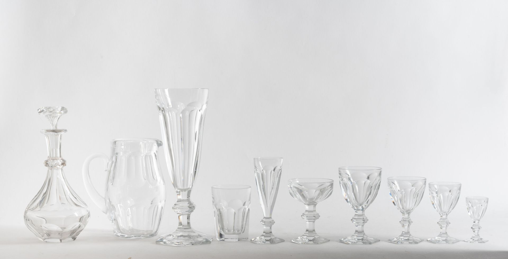 BACCARAT Part of service in colorless crystal, Harcourt model including :
- Eigh&hellip;