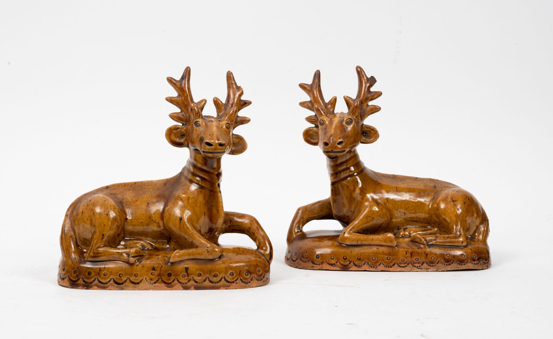 Valentine CHAMERON (1874-1954) Paire de cerfs.
En céramique émaillée brun forman&hellip;