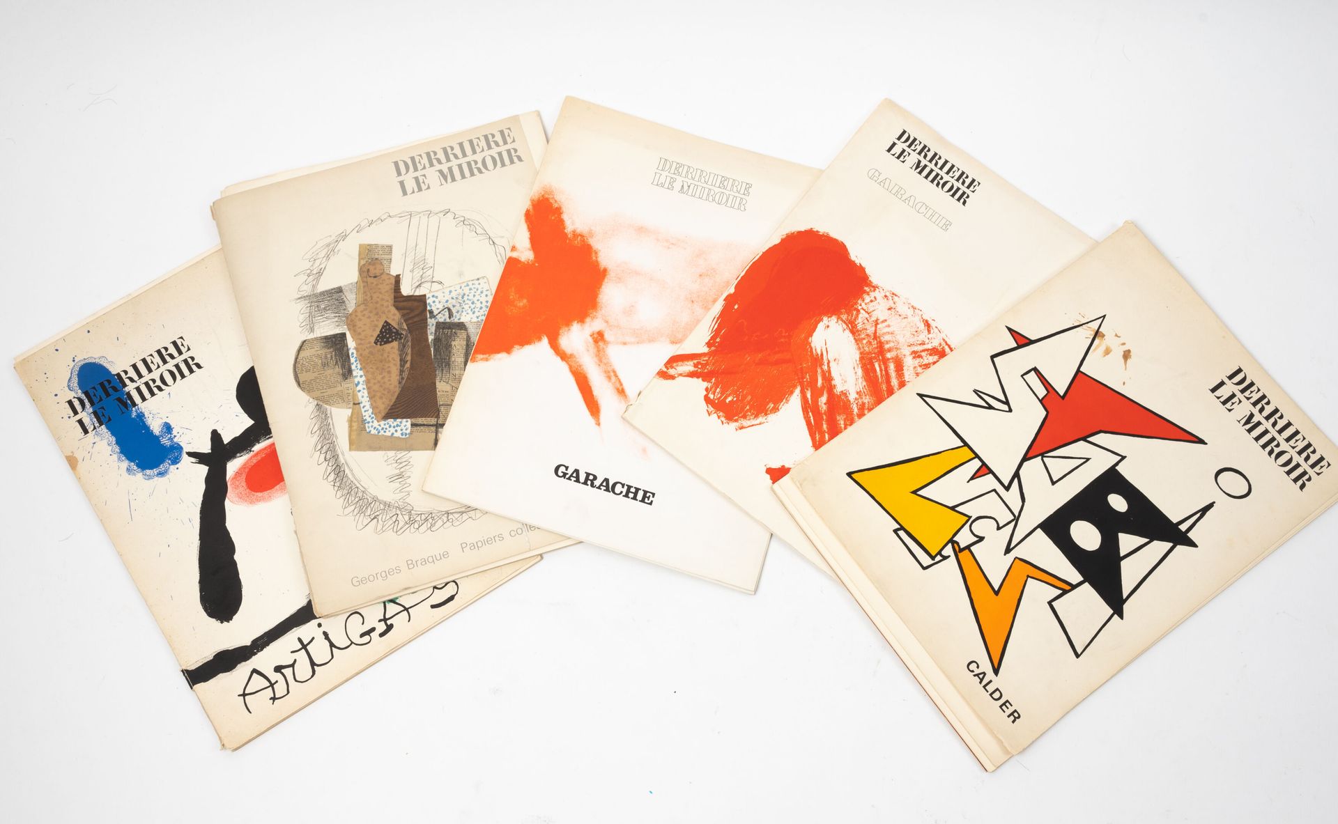 DERRIERE LE MIROIR Lote de 5 volúmenes:
-N°138, Braque, mayo de 1963.
-N°139-140&hellip;